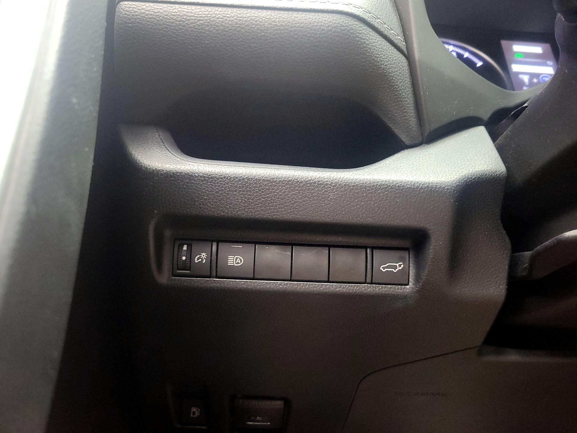 Thumbnail: 2021 Toyota RAV4 - 13