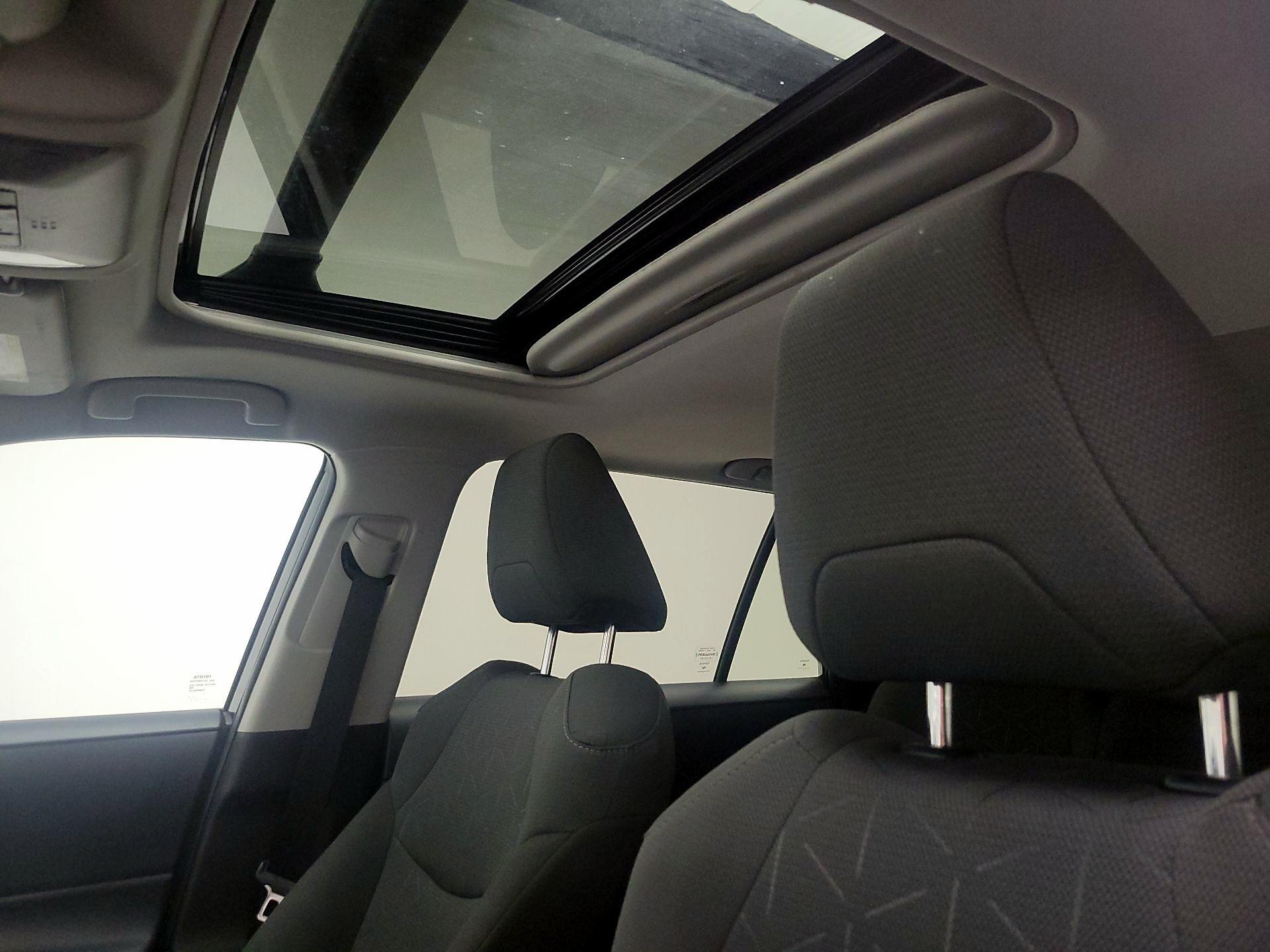 Thumbnail: 2021 Toyota RAV4 - 19