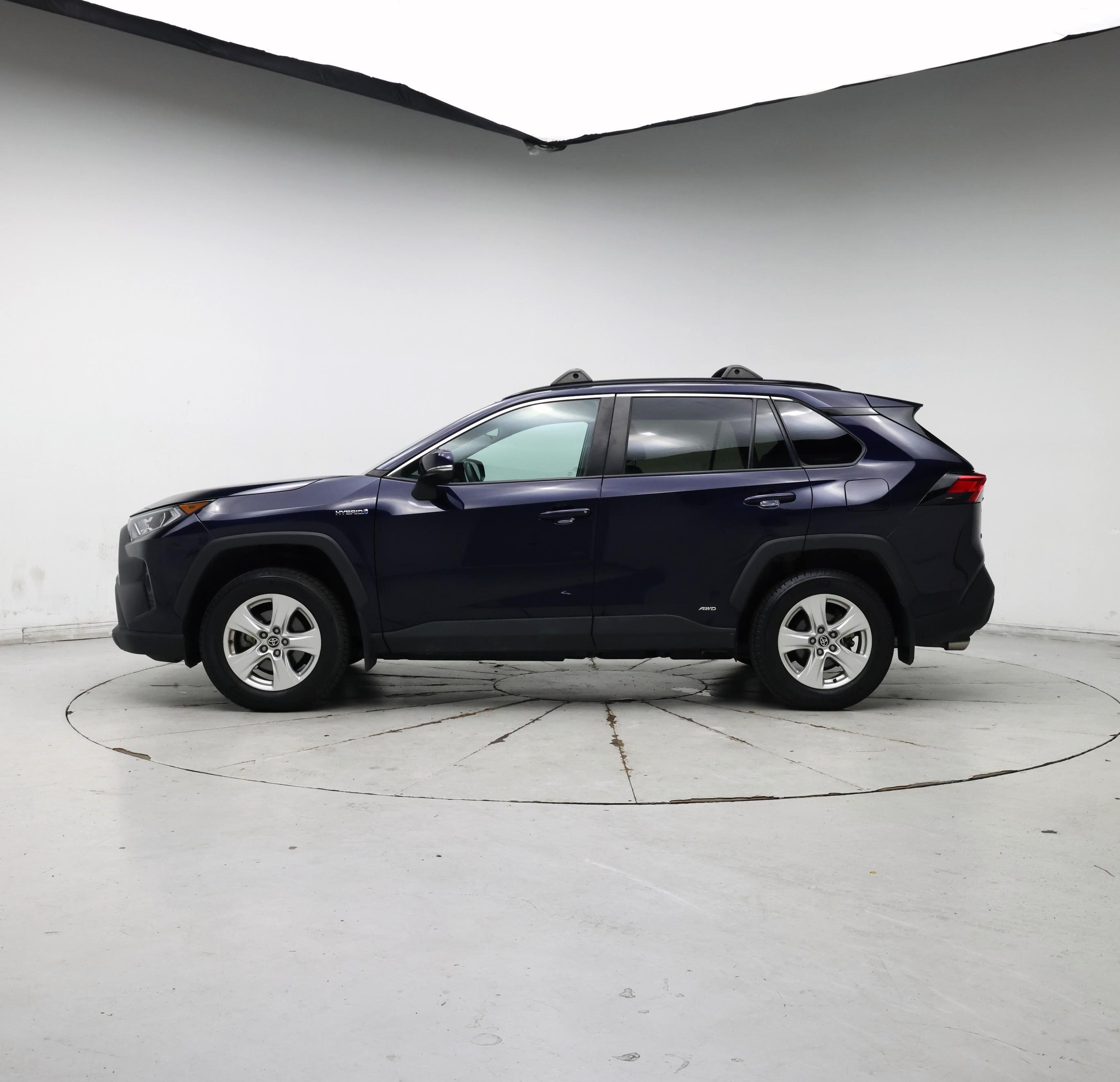 Thumbnail: 2021 Toyota RAV4 - 3
