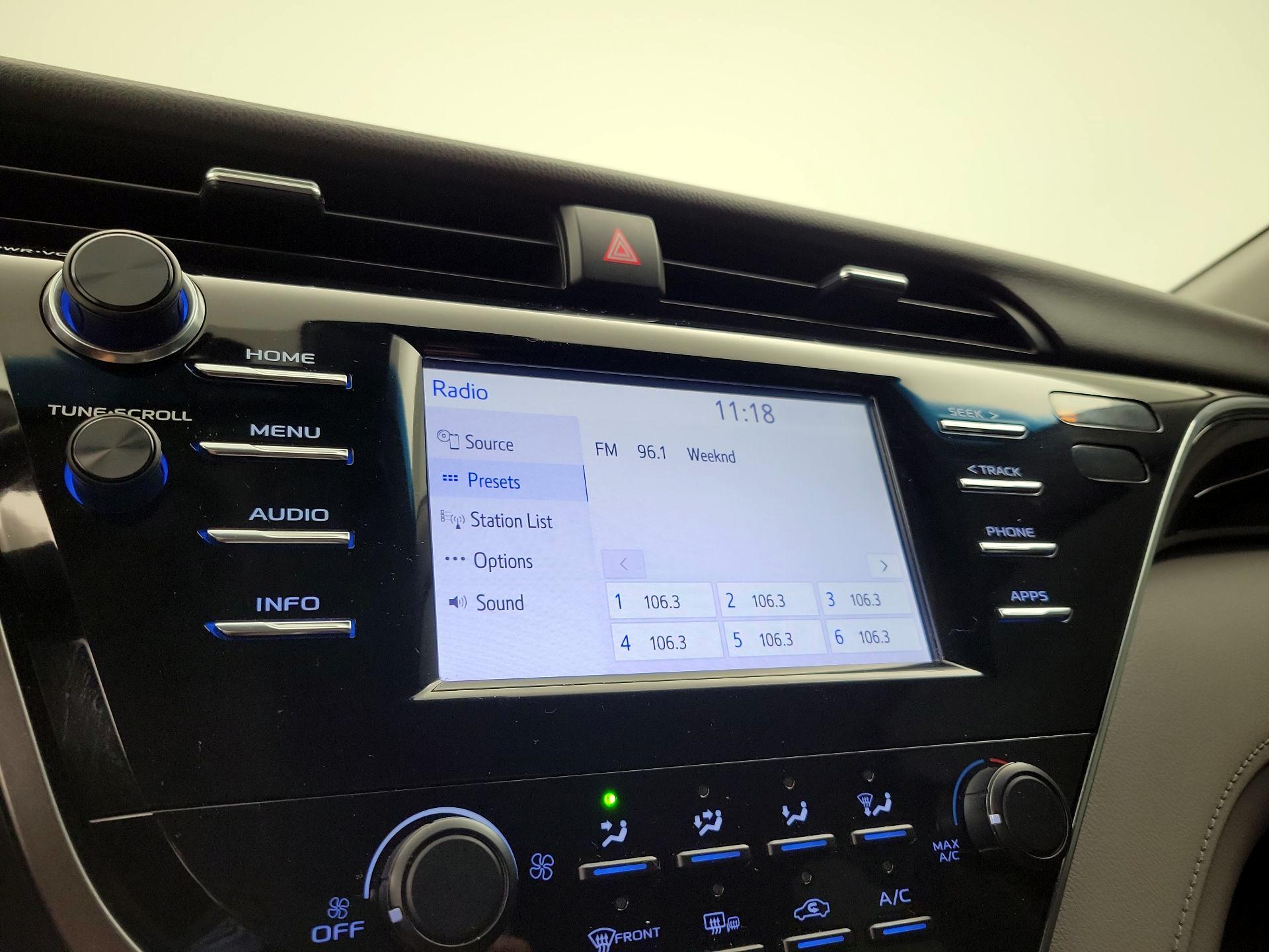 Thumbnail: 2018 Toyota Camry - 15
