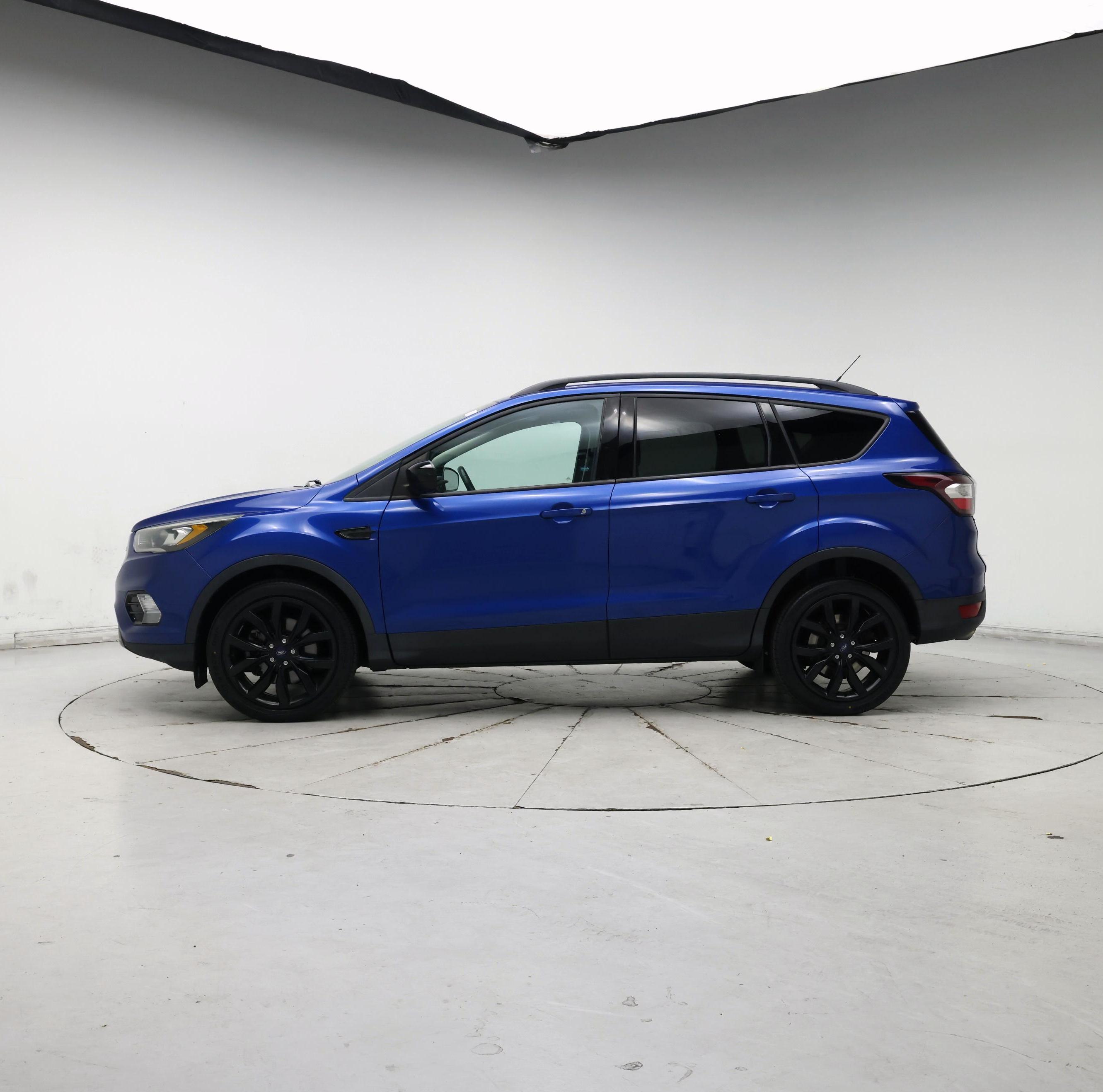 Thumbnail: 2017 Ford Escape - 3