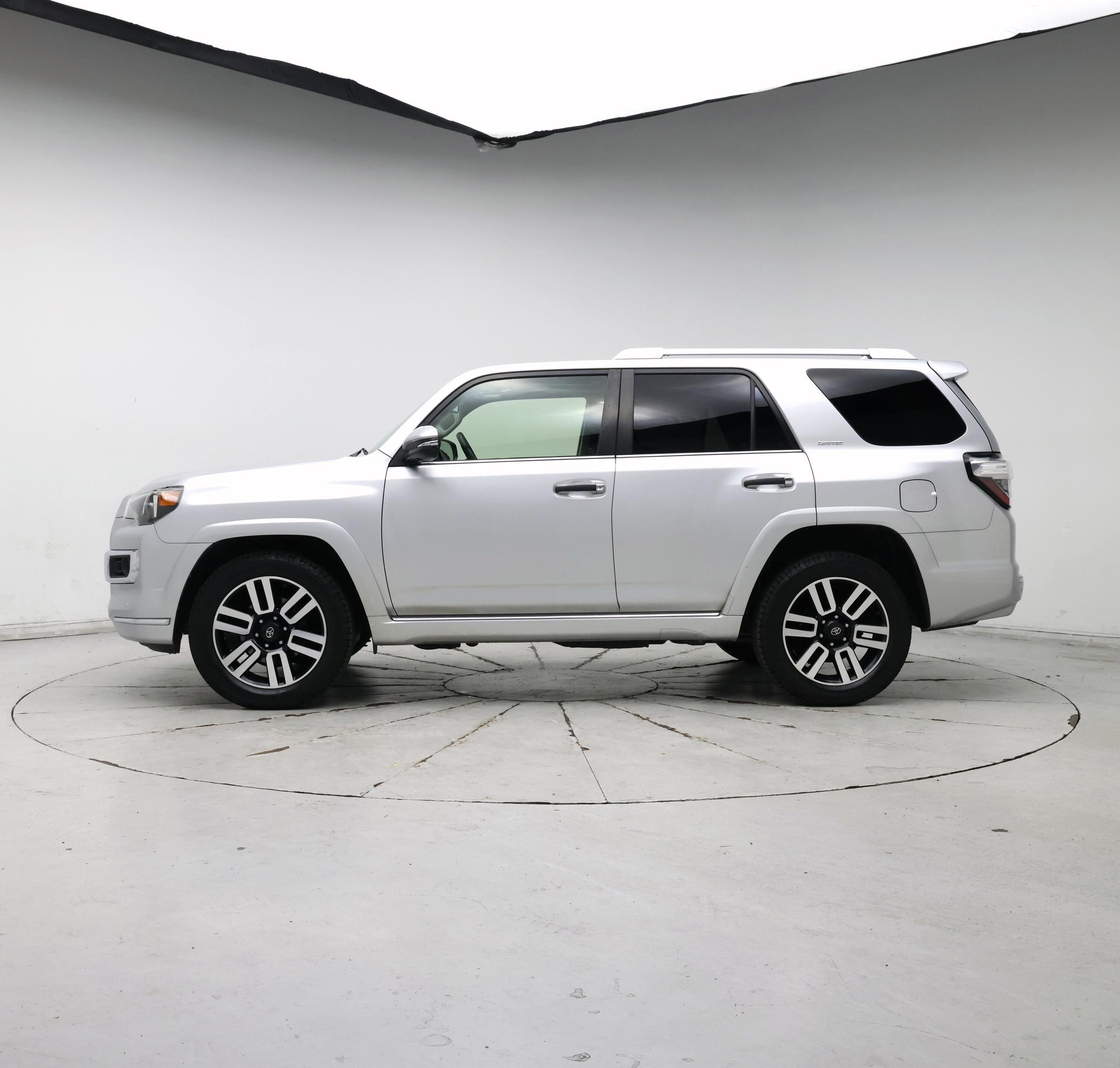 Thumbnail: 2017 Toyota 4Runner - 3