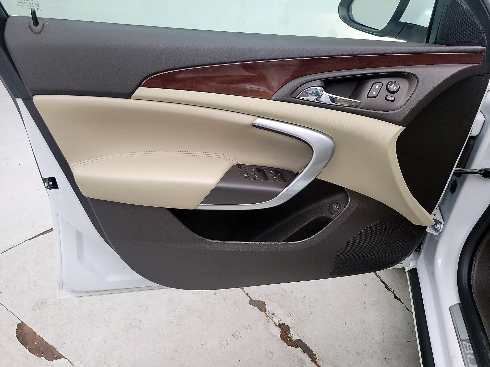 Thumbnail: 2015 Buick Regal - 12