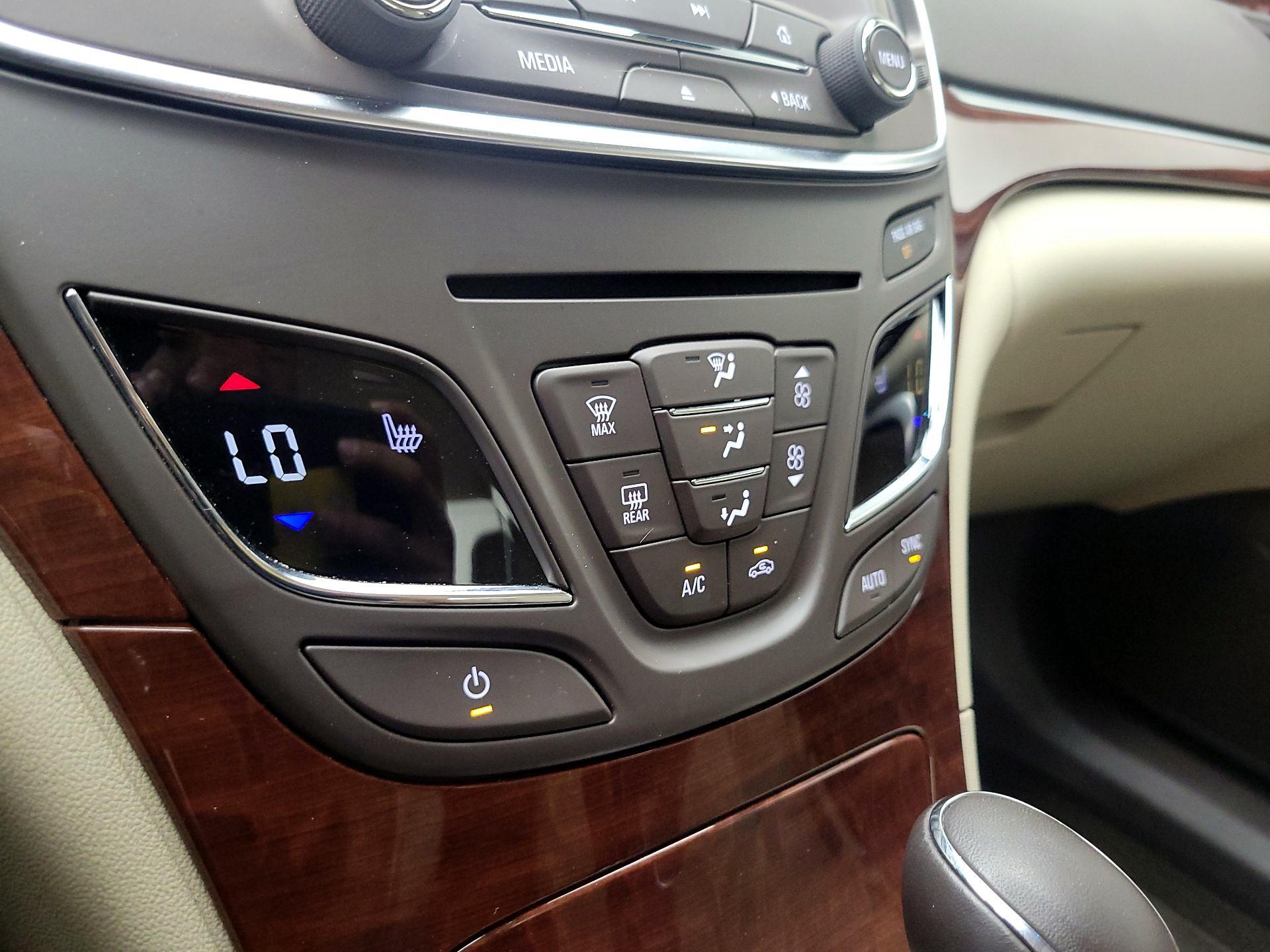 Thumbnail: 2015 Buick Regal - 17