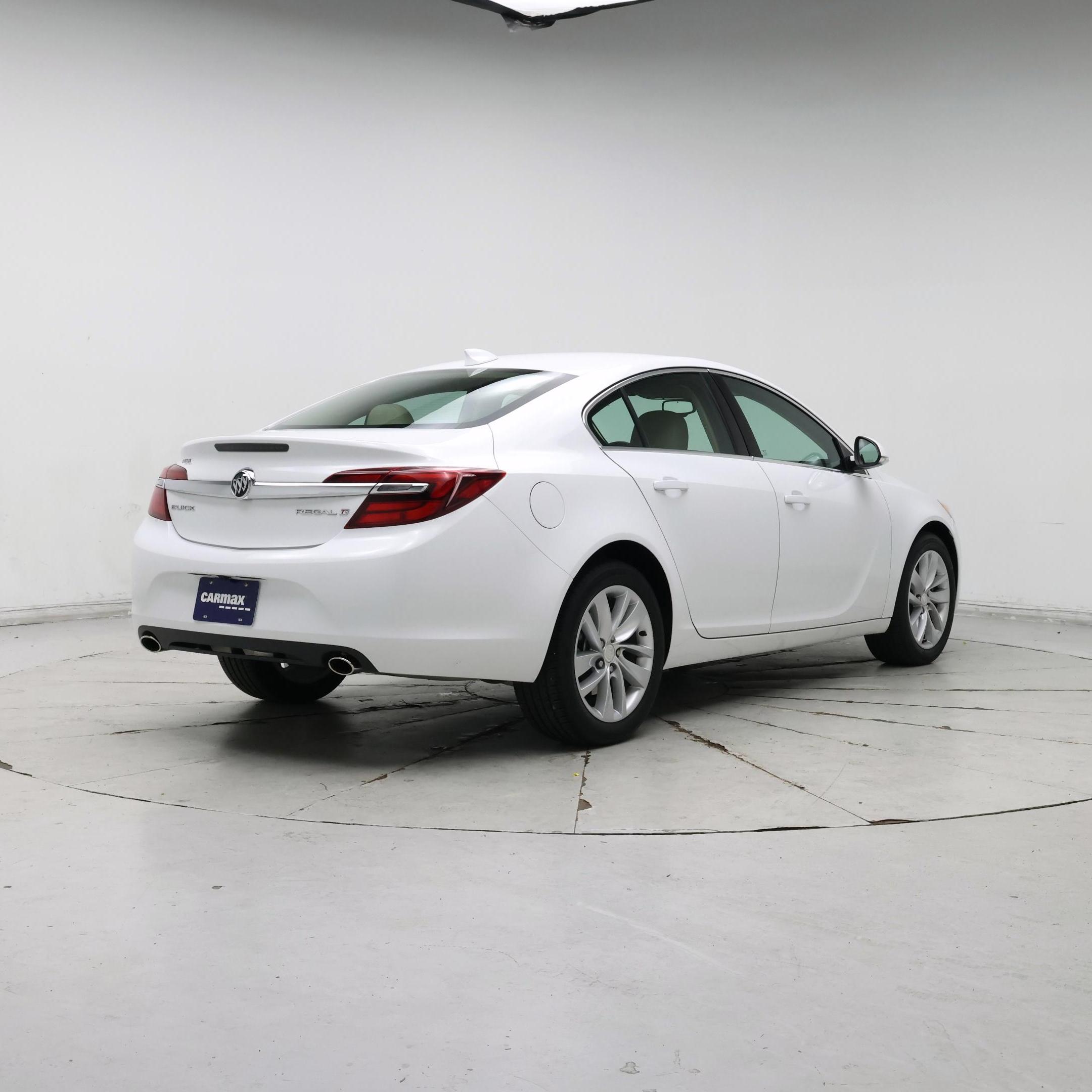 Thumbnail: 2015 Buick Regal - 8