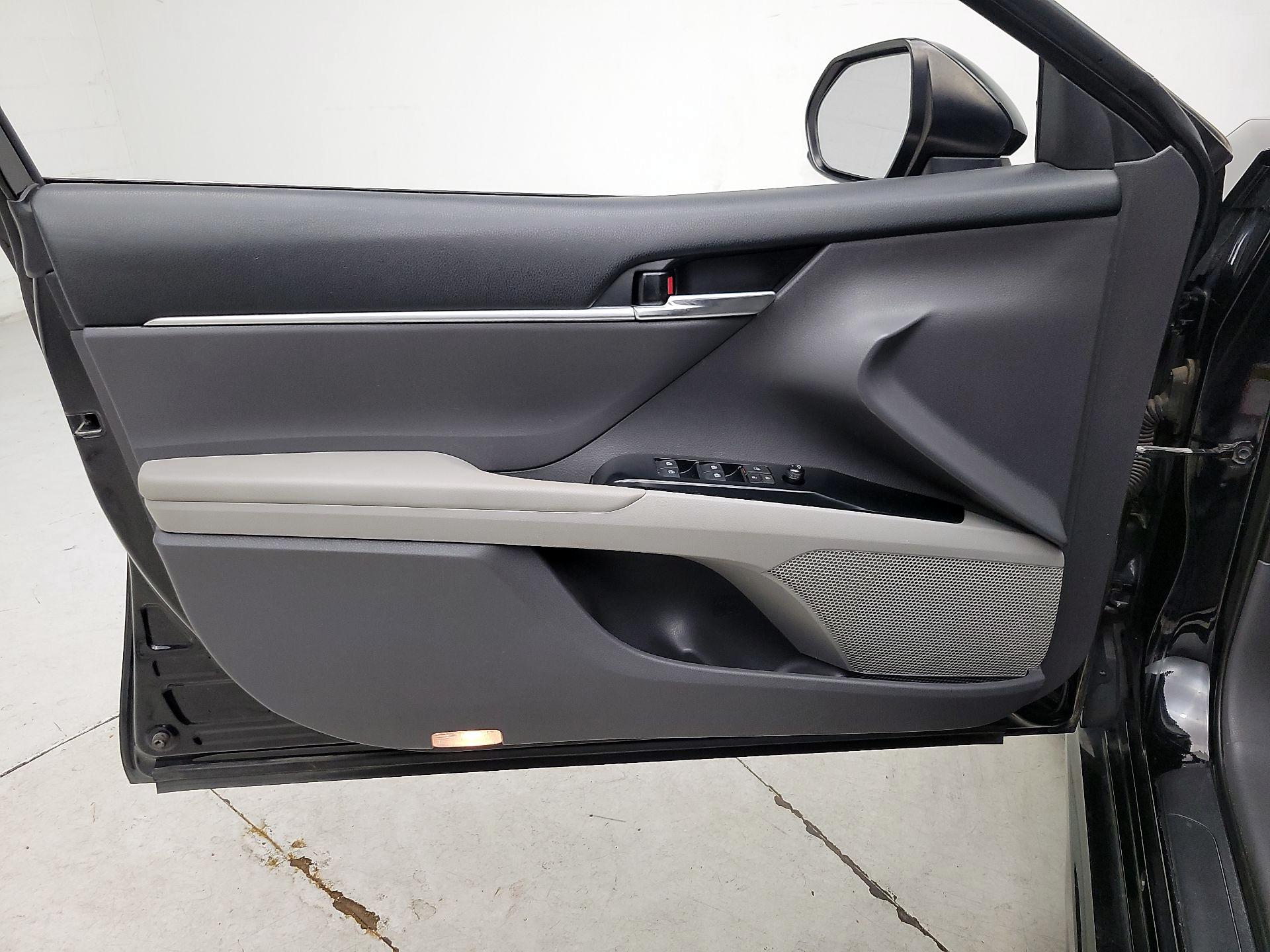 Thumbnail: 2018 Toyota Camry - 12