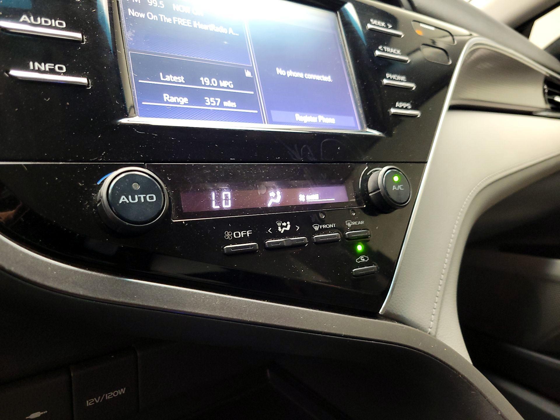 Thumbnail: 2018 Toyota Camry - 16
