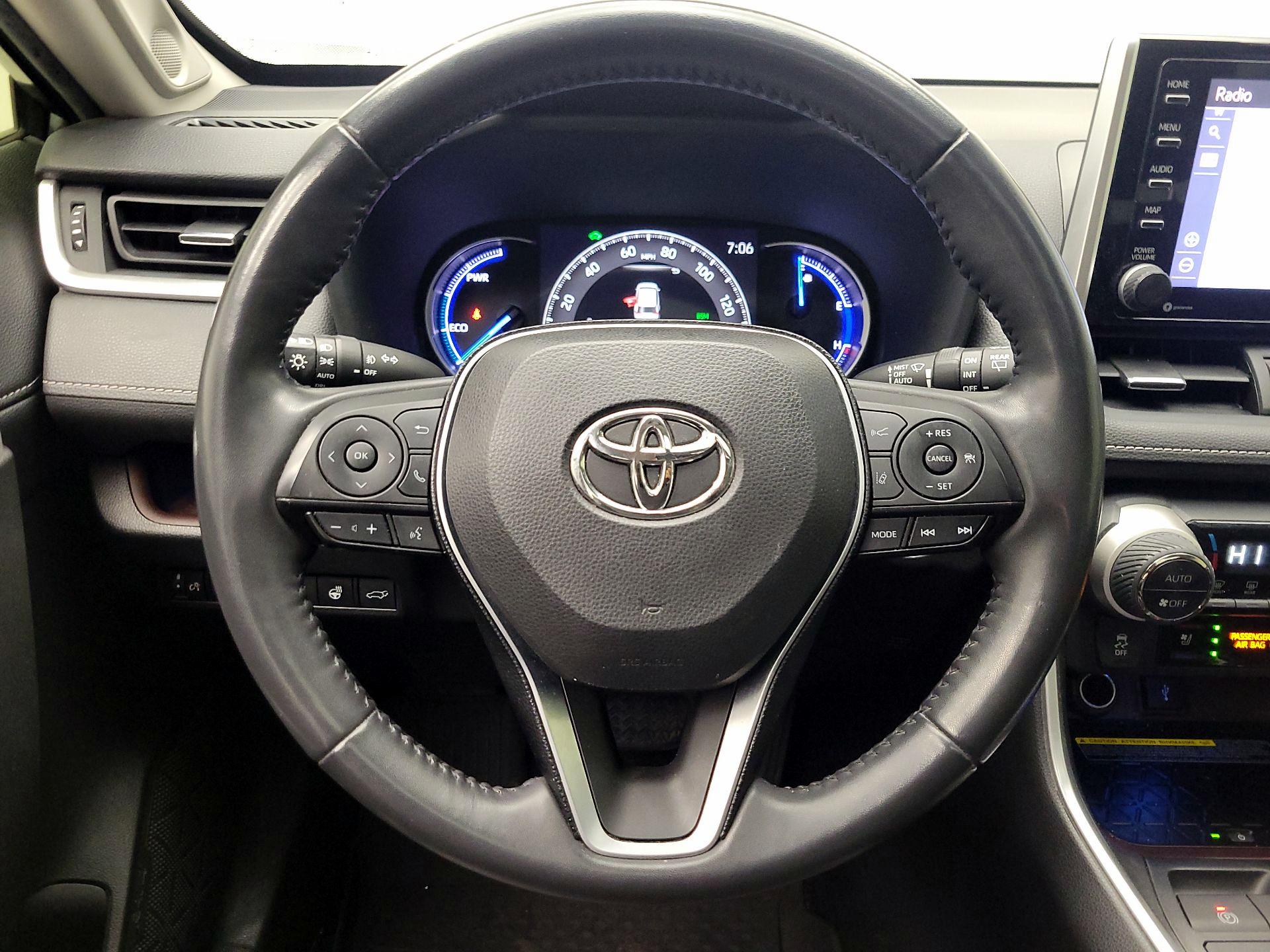 Thumbnail: 2020 Toyota RAV4 - 10