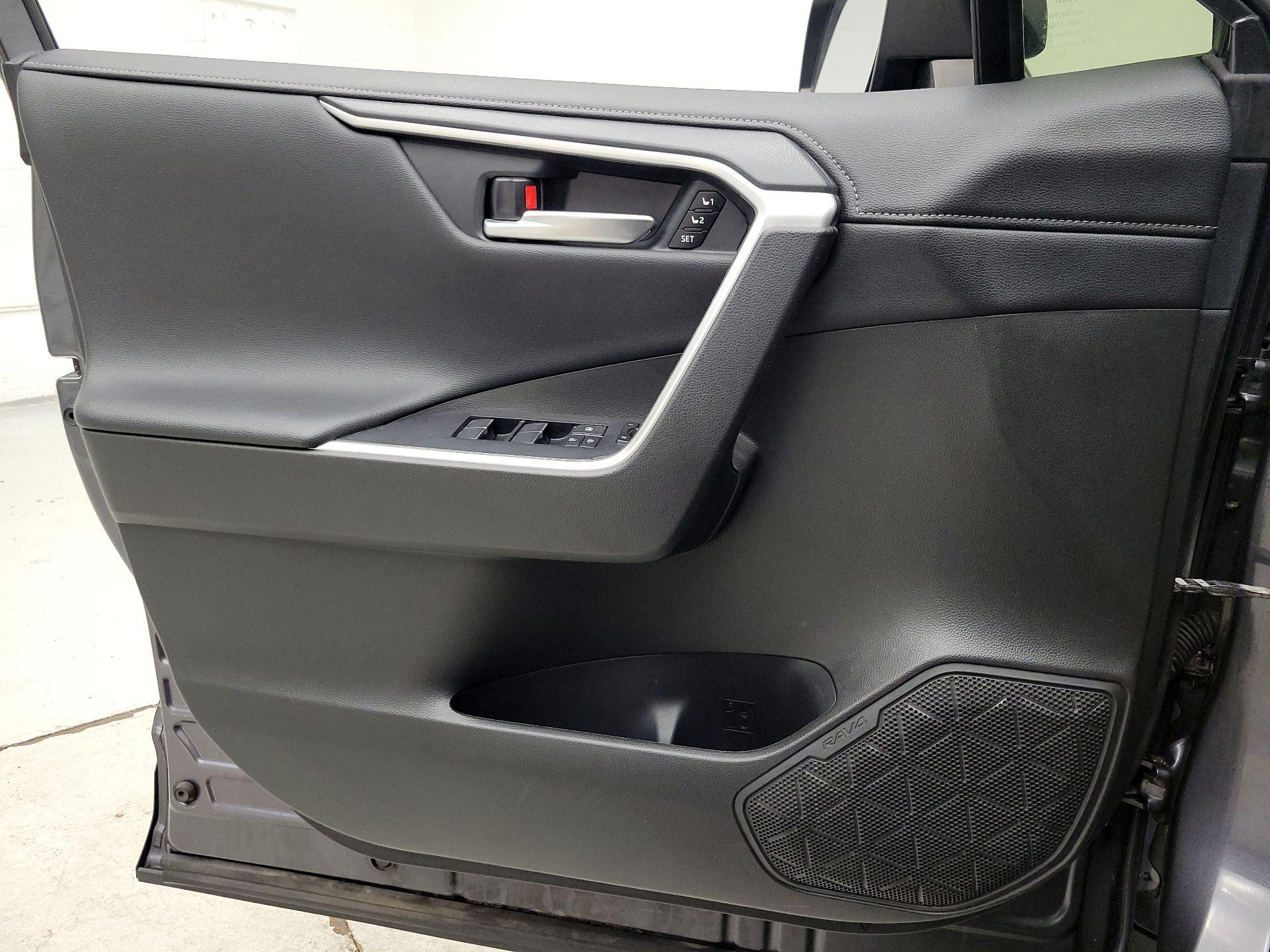Thumbnail: 2020 Toyota RAV4 - 12