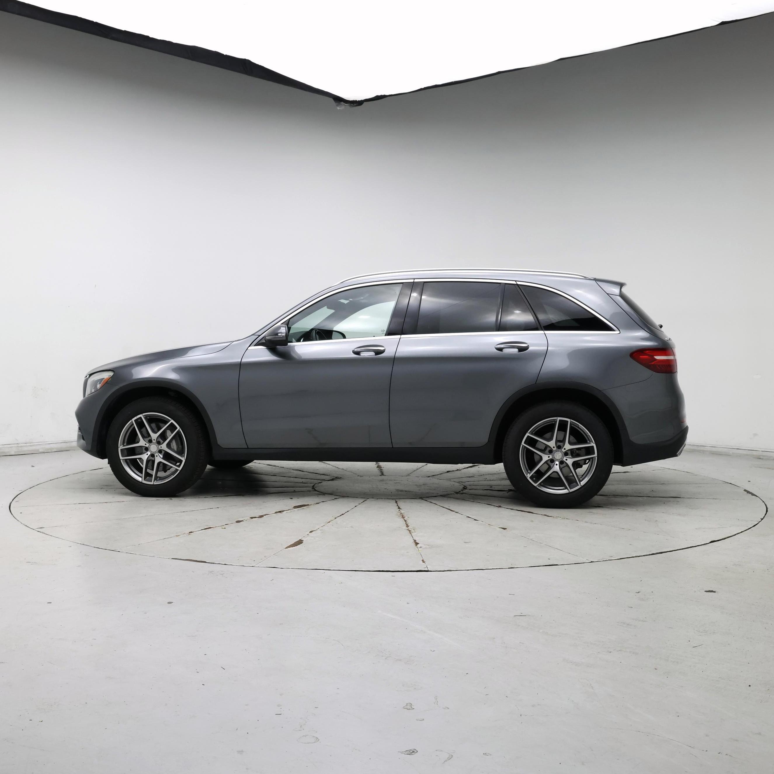 Thumbnail: 2016 Mercedes-Benz GLC - 3