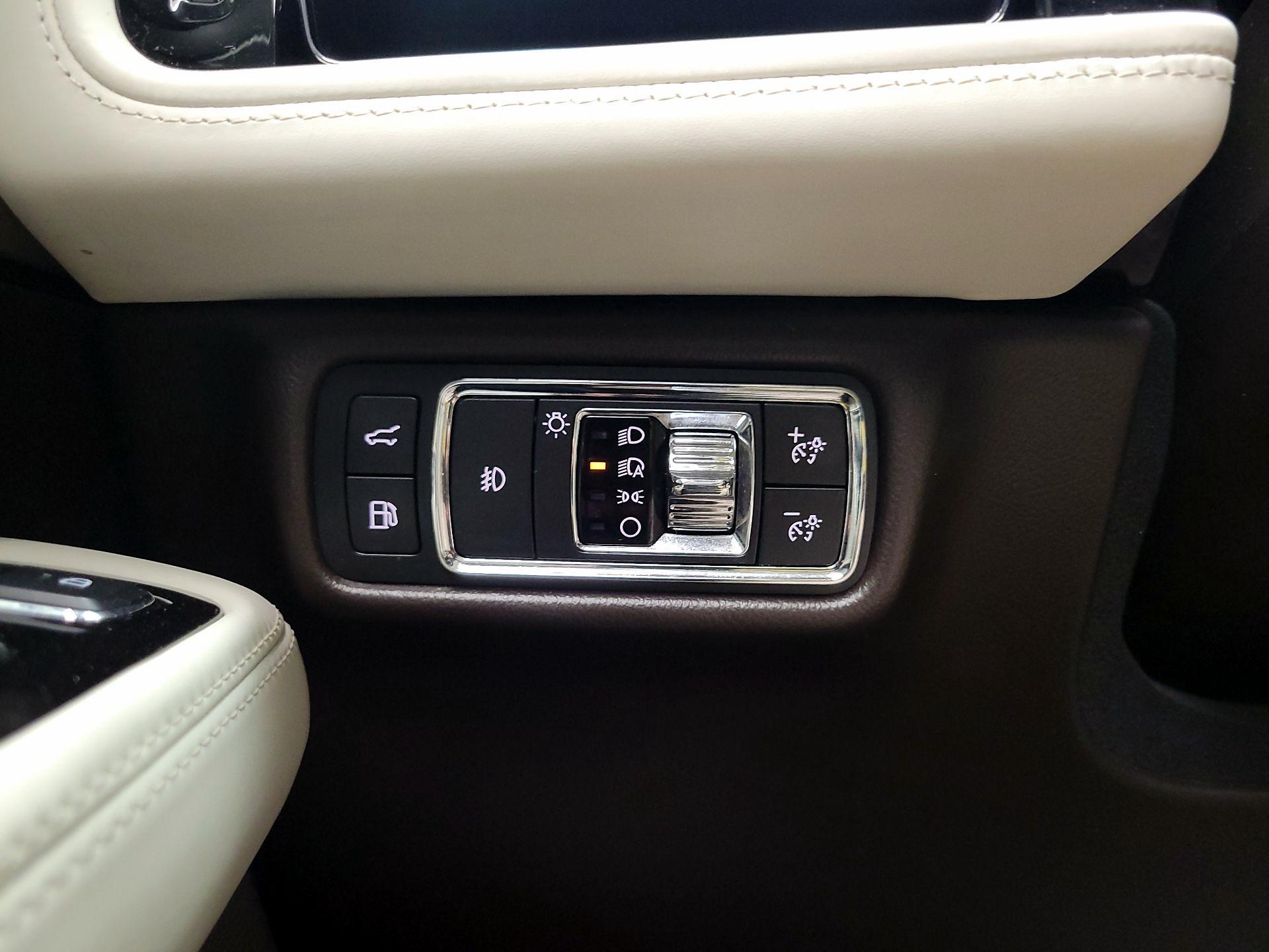 Thumbnail: 2021 Lincoln Aviator - 13