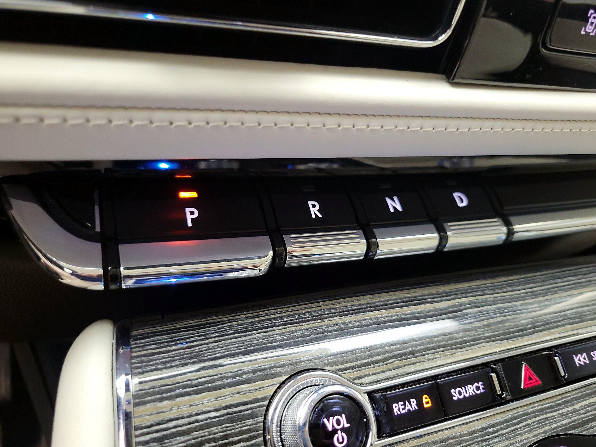 Thumbnail: 2021 Lincoln Aviator - 18