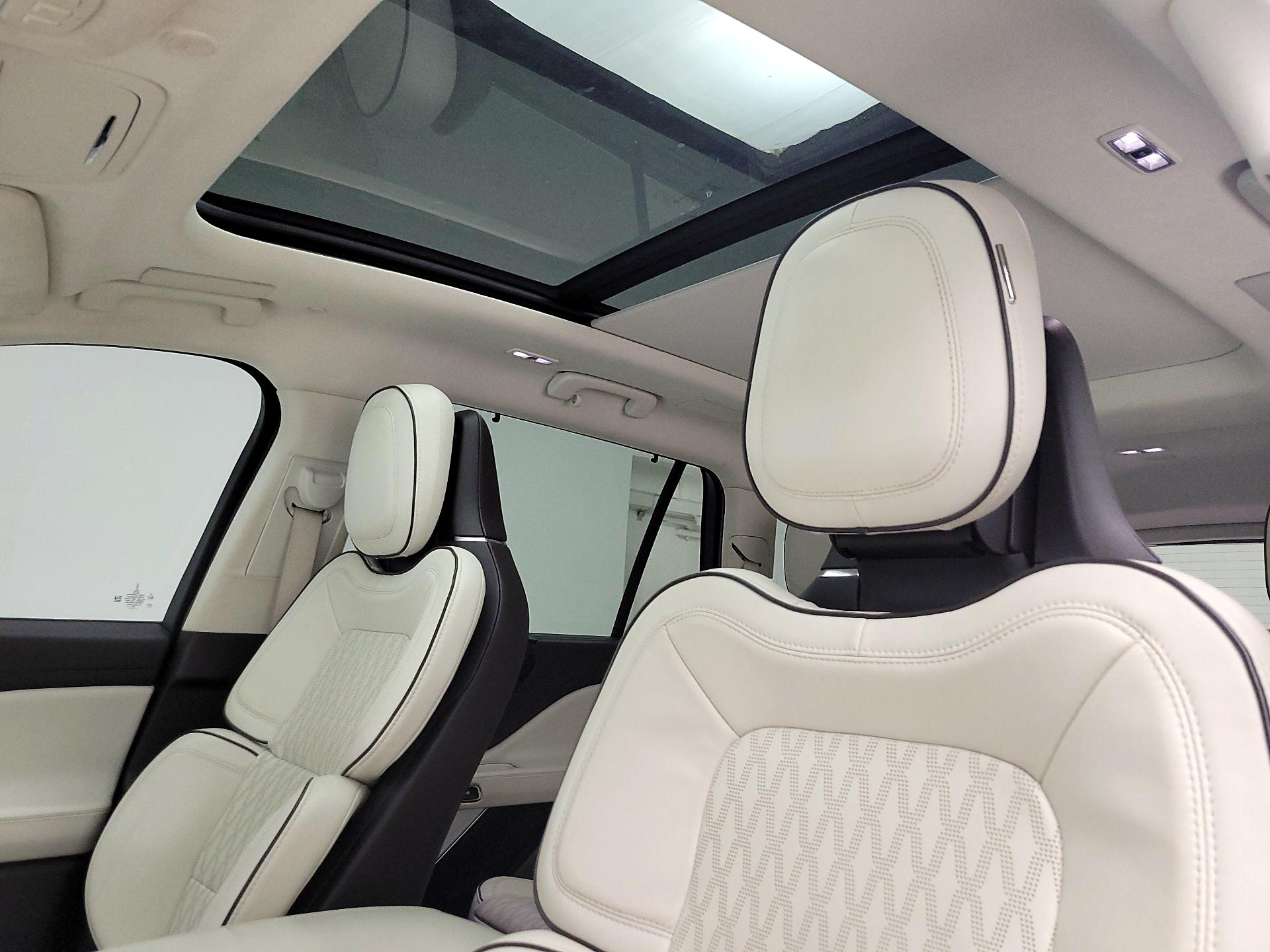 Thumbnail: 2021 Lincoln Aviator - 20