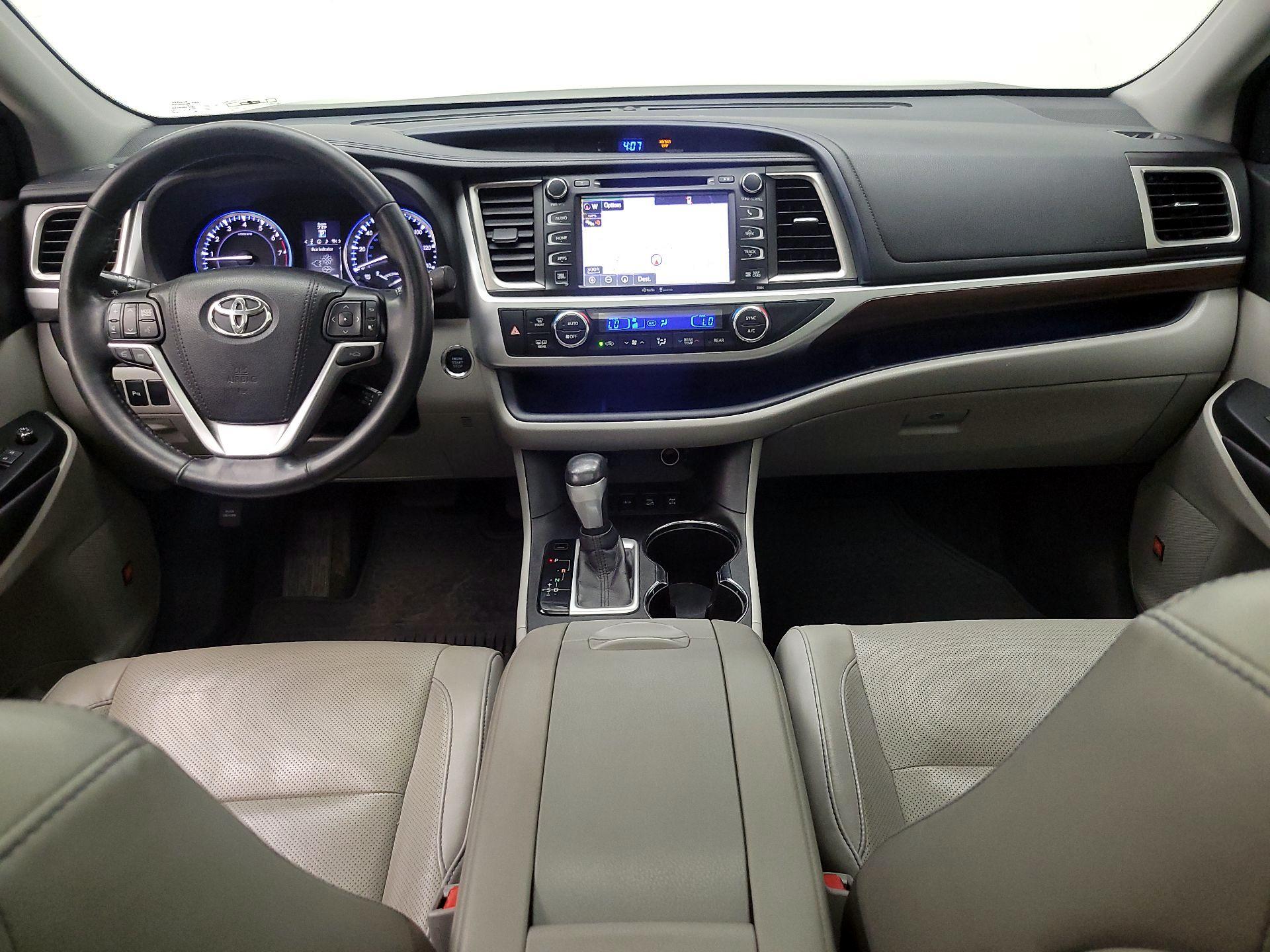 Thumbnail: 2015 Toyota Highlander - 9