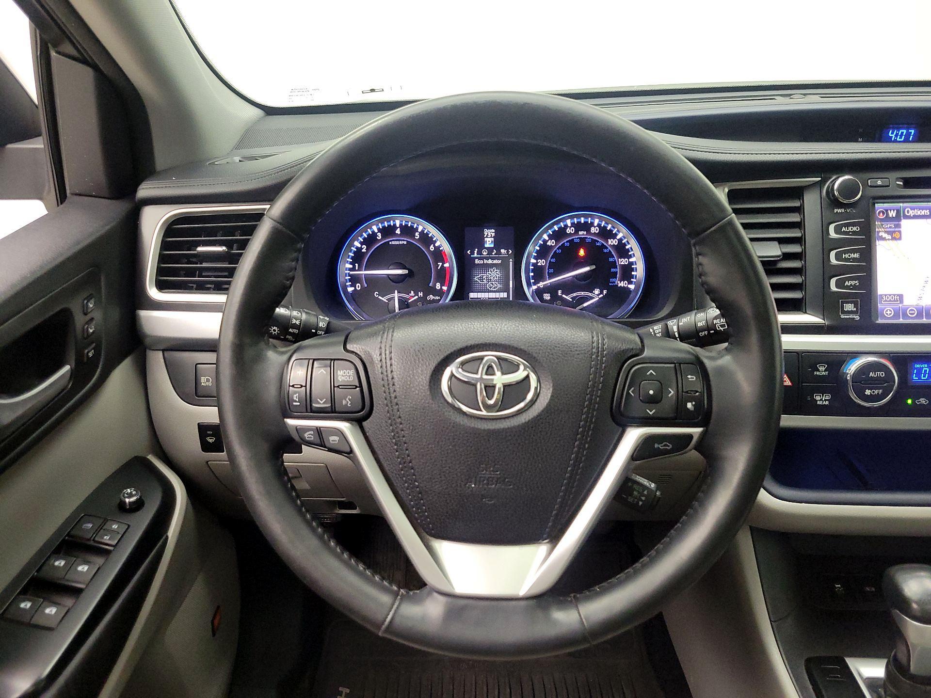 Thumbnail: 2015 Toyota Highlander - 10