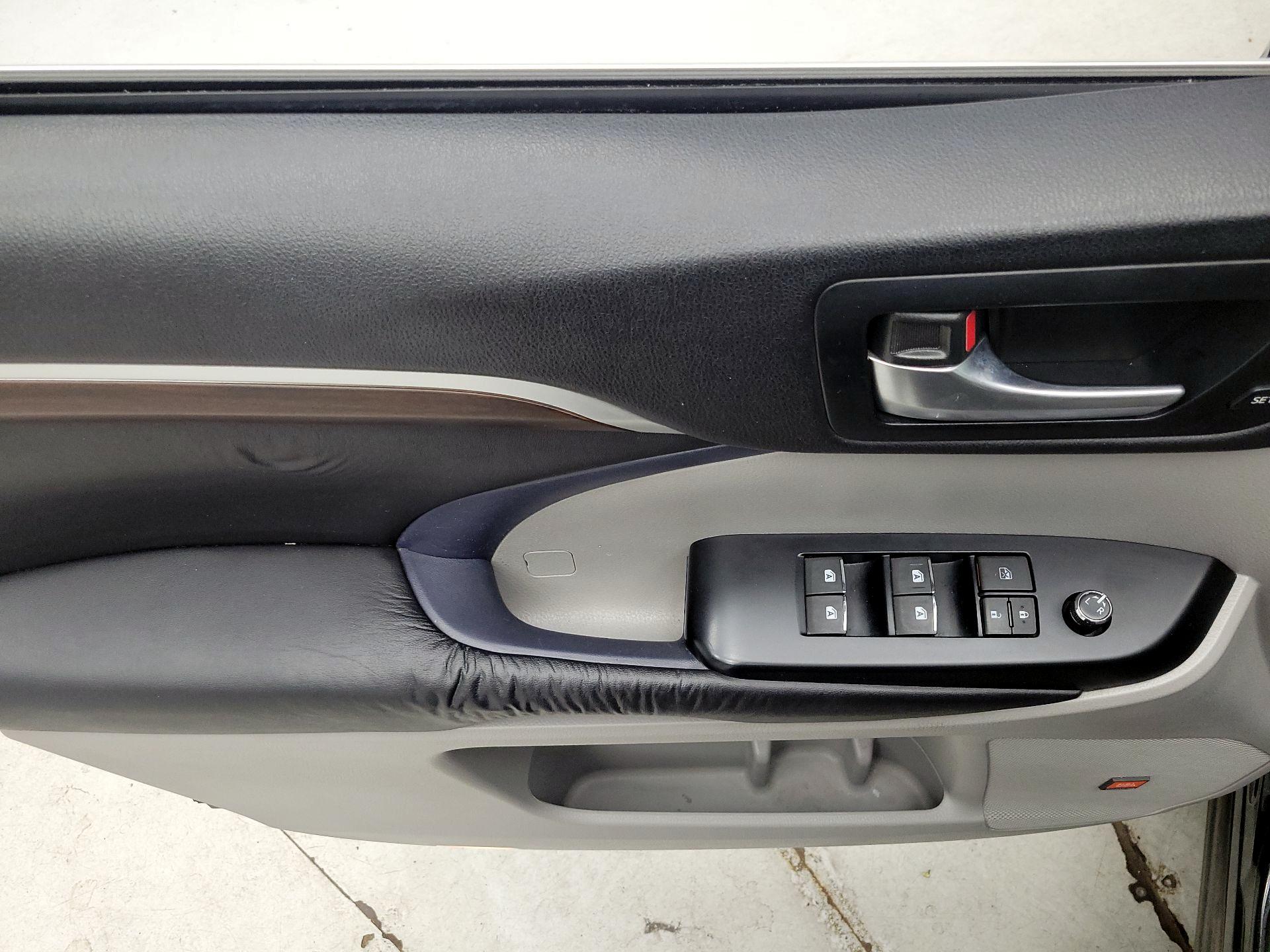 Thumbnail: 2015 Toyota Highlander - 12