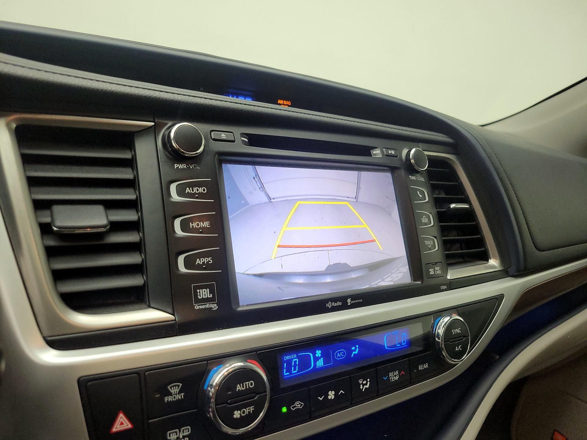 Thumbnail: 2015 Toyota Highlander - 15