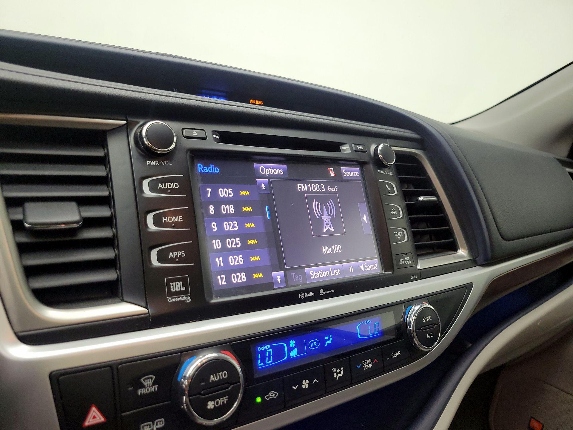 Thumbnail: 2015 Toyota Highlander - 16
