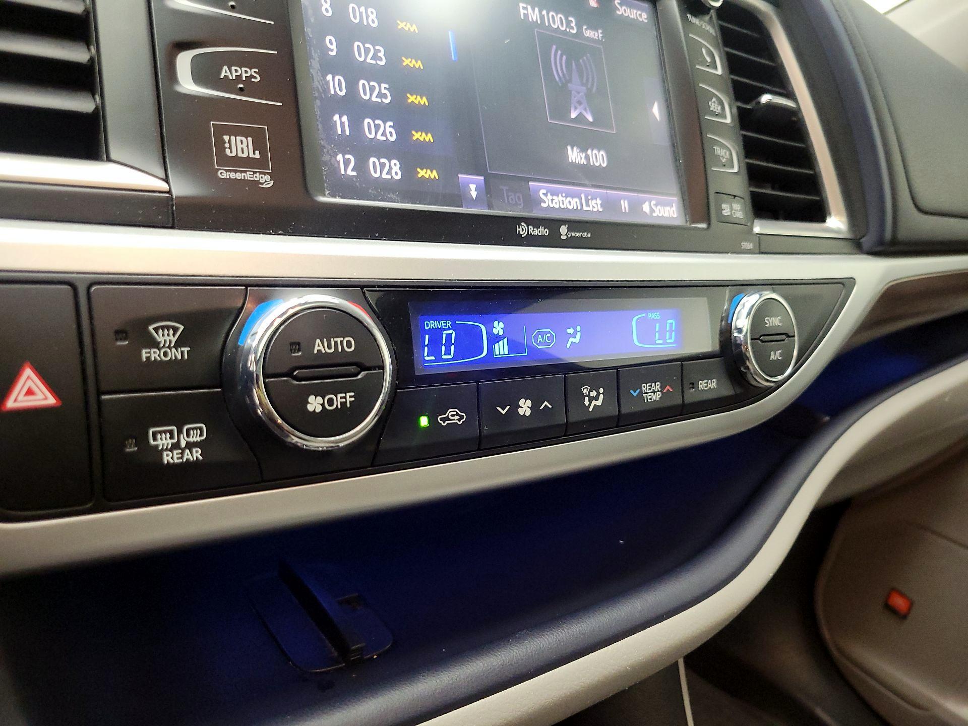 Thumbnail: 2015 Toyota Highlander - 17