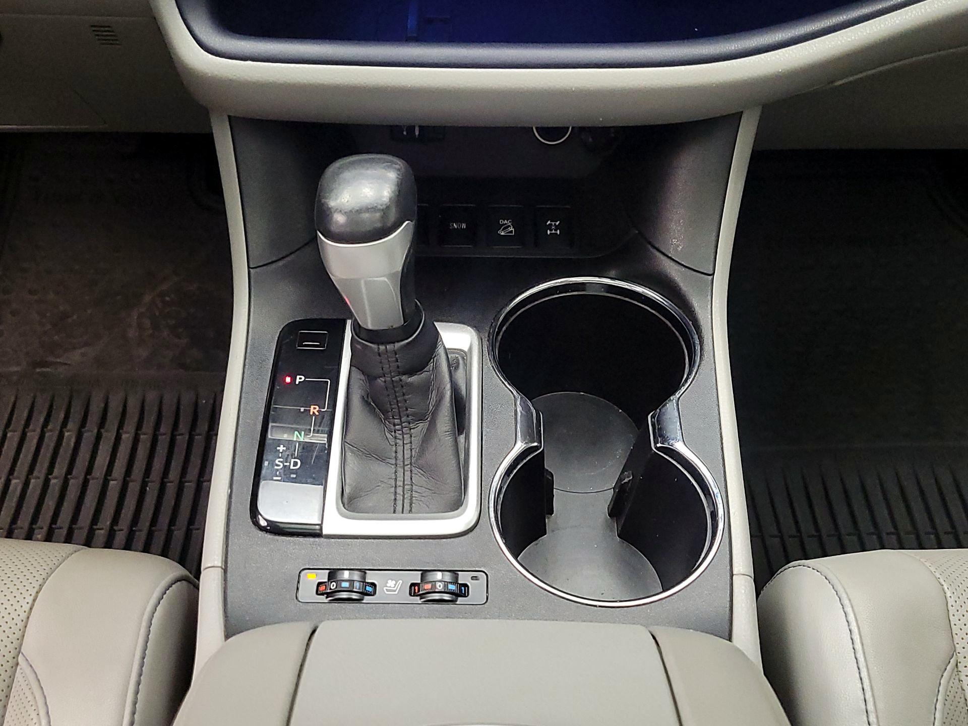 Thumbnail: 2015 Toyota Highlander - 18