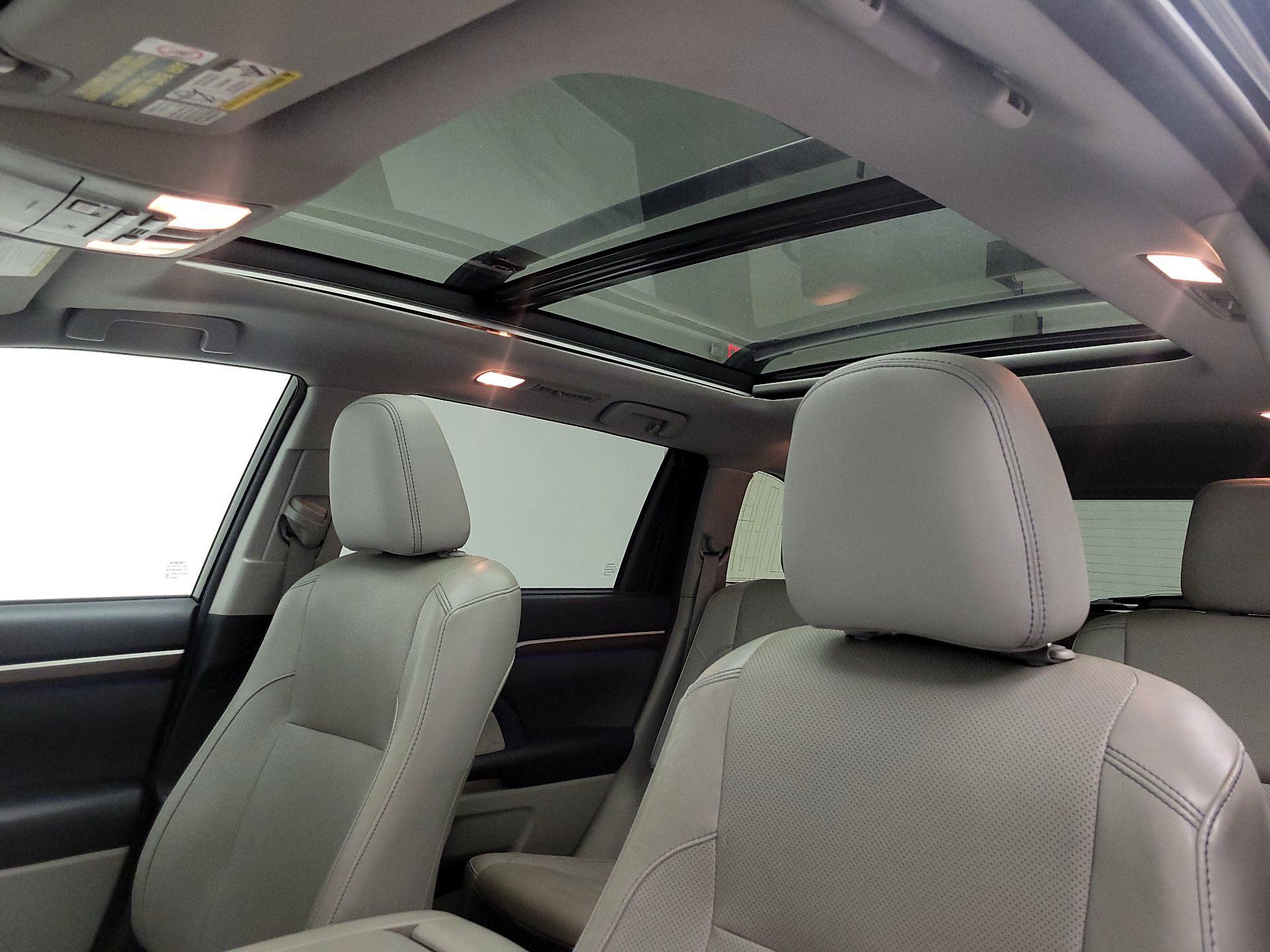 Thumbnail: 2015 Toyota Highlander - 20