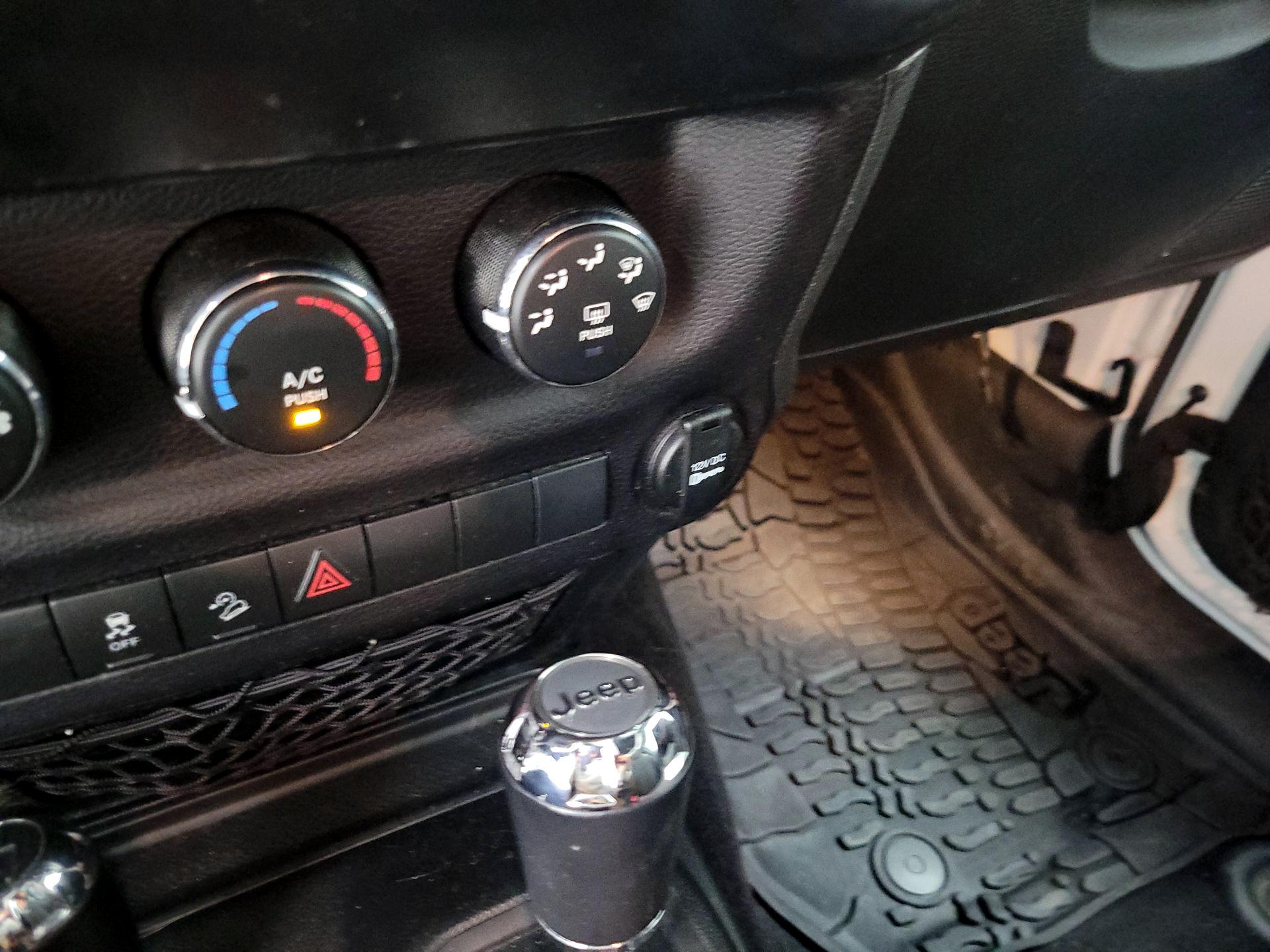Thumbnail: 2018 Jeep Wrangler - 16