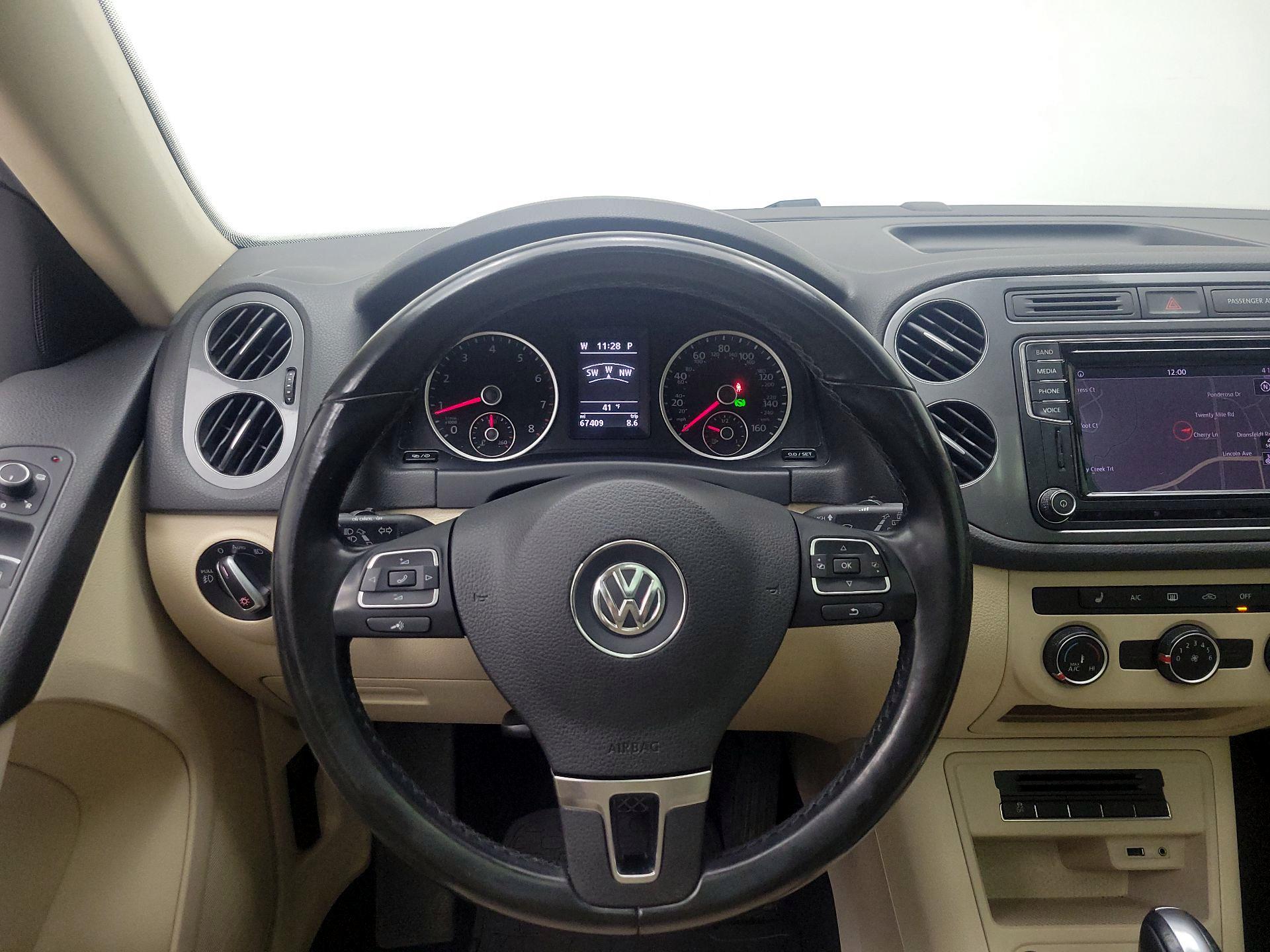 Thumbnail: 2016 Volkswagen Tiguan - 10