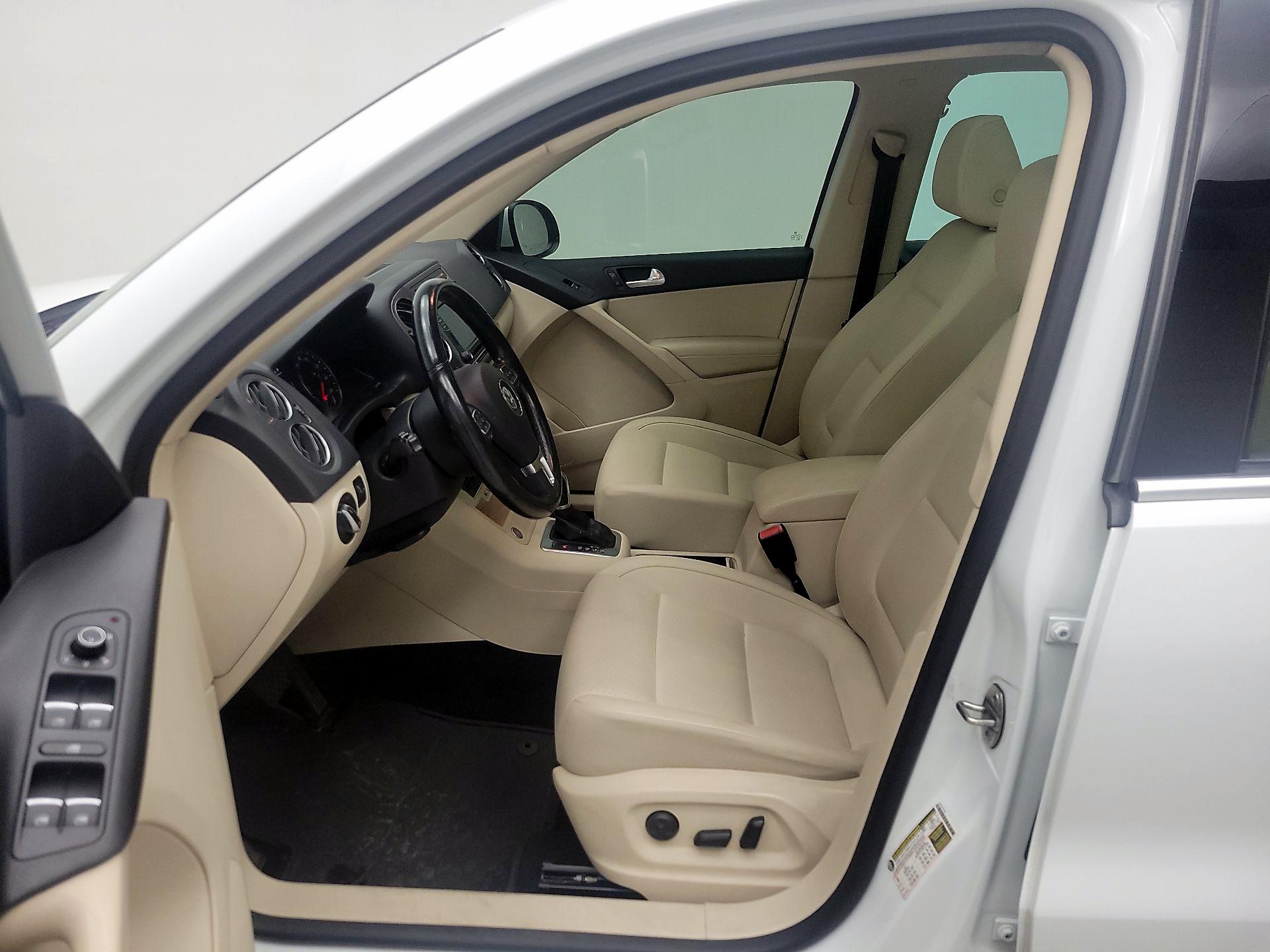Thumbnail: 2016 Volkswagen Tiguan - 11