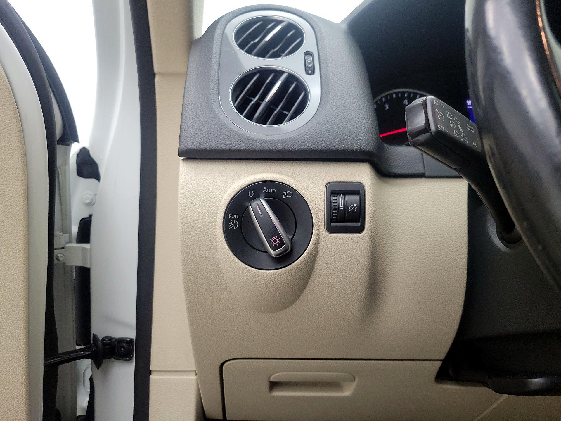 Thumbnail: 2016 Volkswagen Tiguan - 13