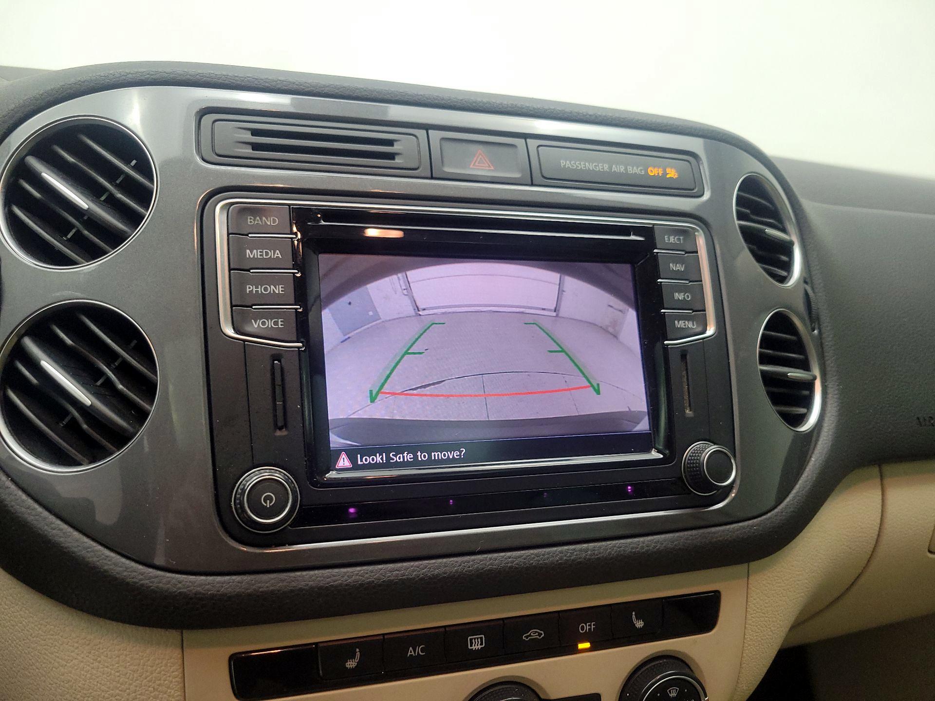 Thumbnail: 2016 Volkswagen Tiguan - 15