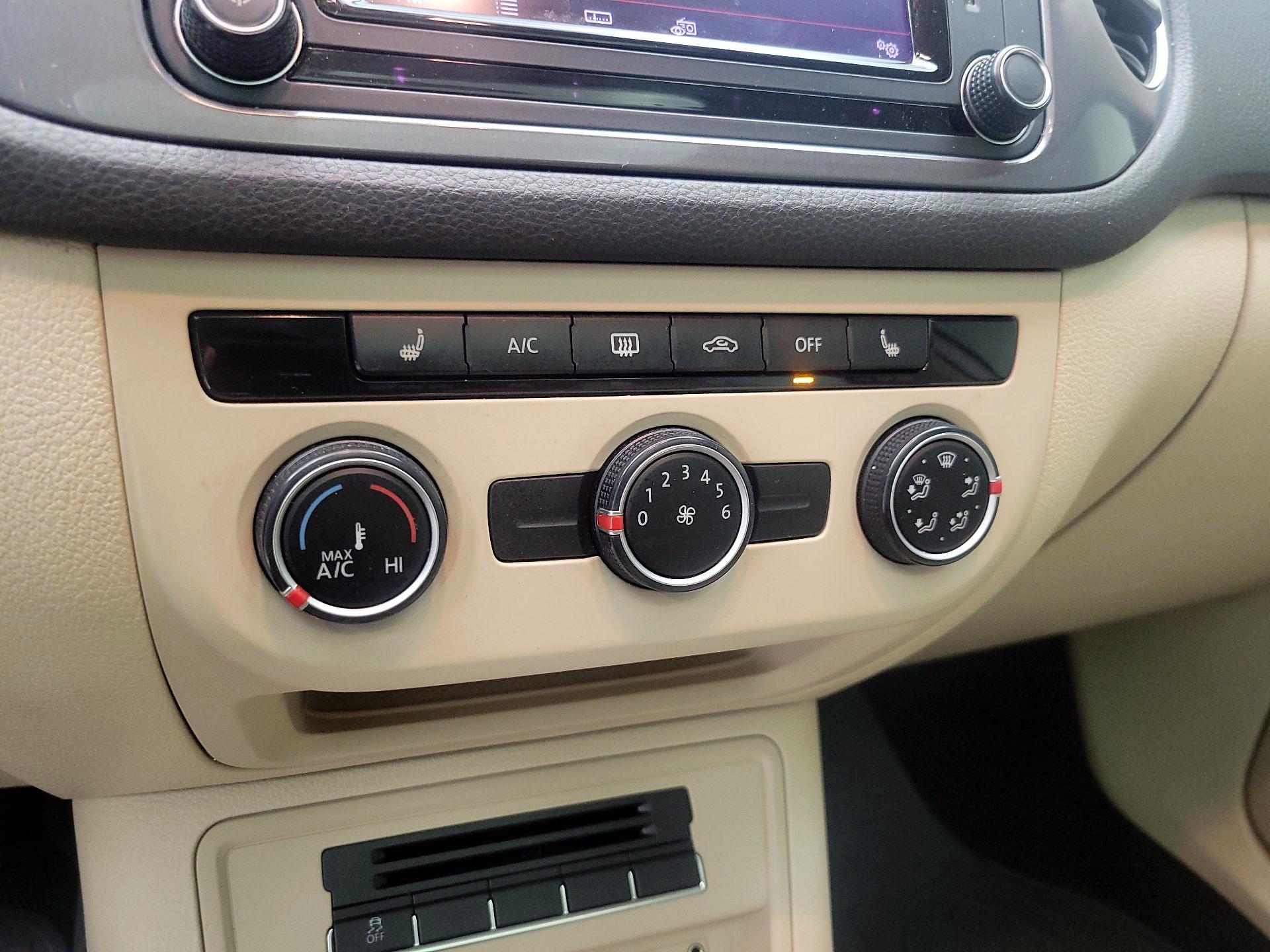 Thumbnail: 2016 Volkswagen Tiguan - 17