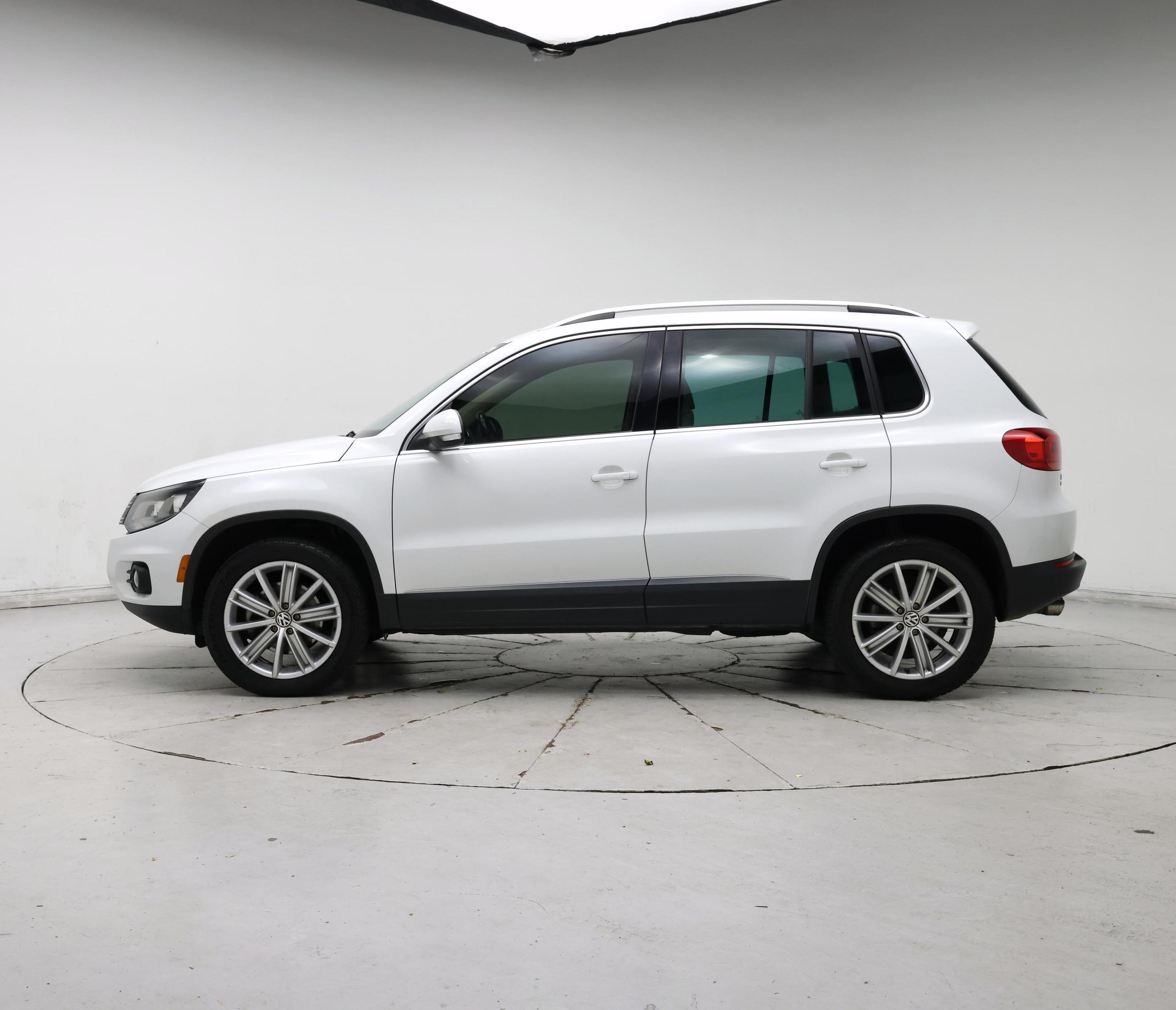 Thumbnail: 2016 Volkswagen Tiguan - 3
