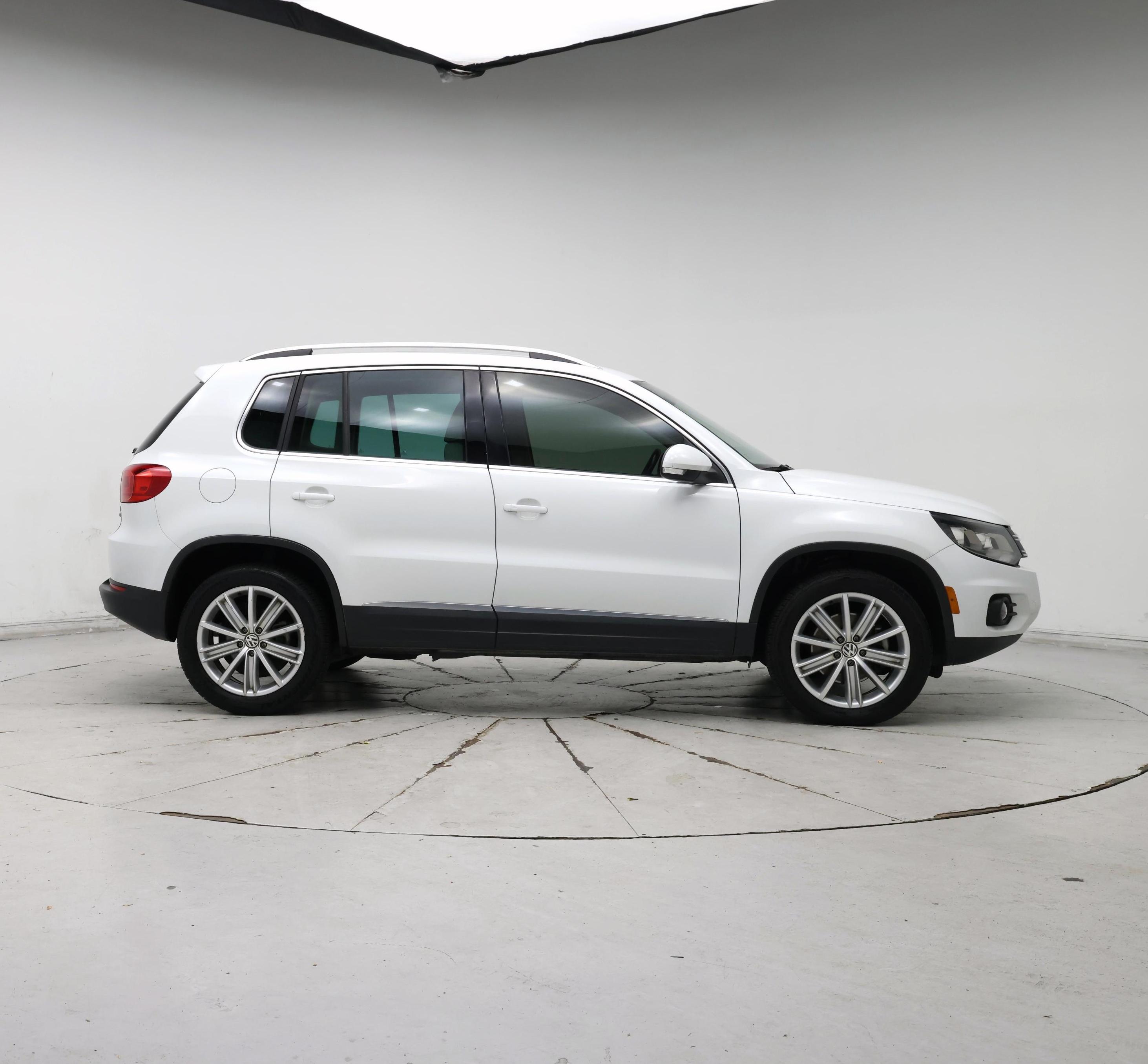 Thumbnail: 2016 Volkswagen Tiguan - 7