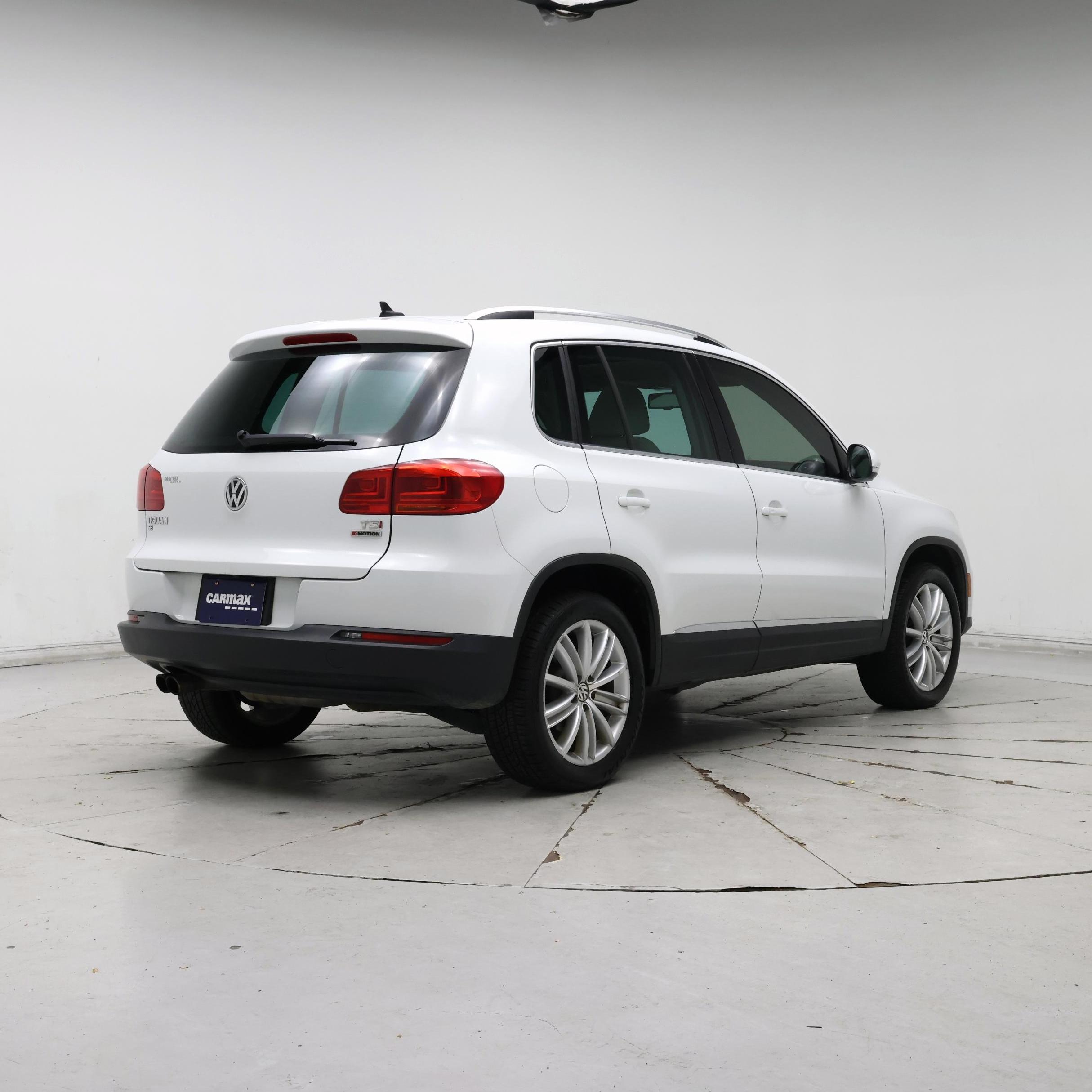 Thumbnail: 2016 Volkswagen Tiguan - 8