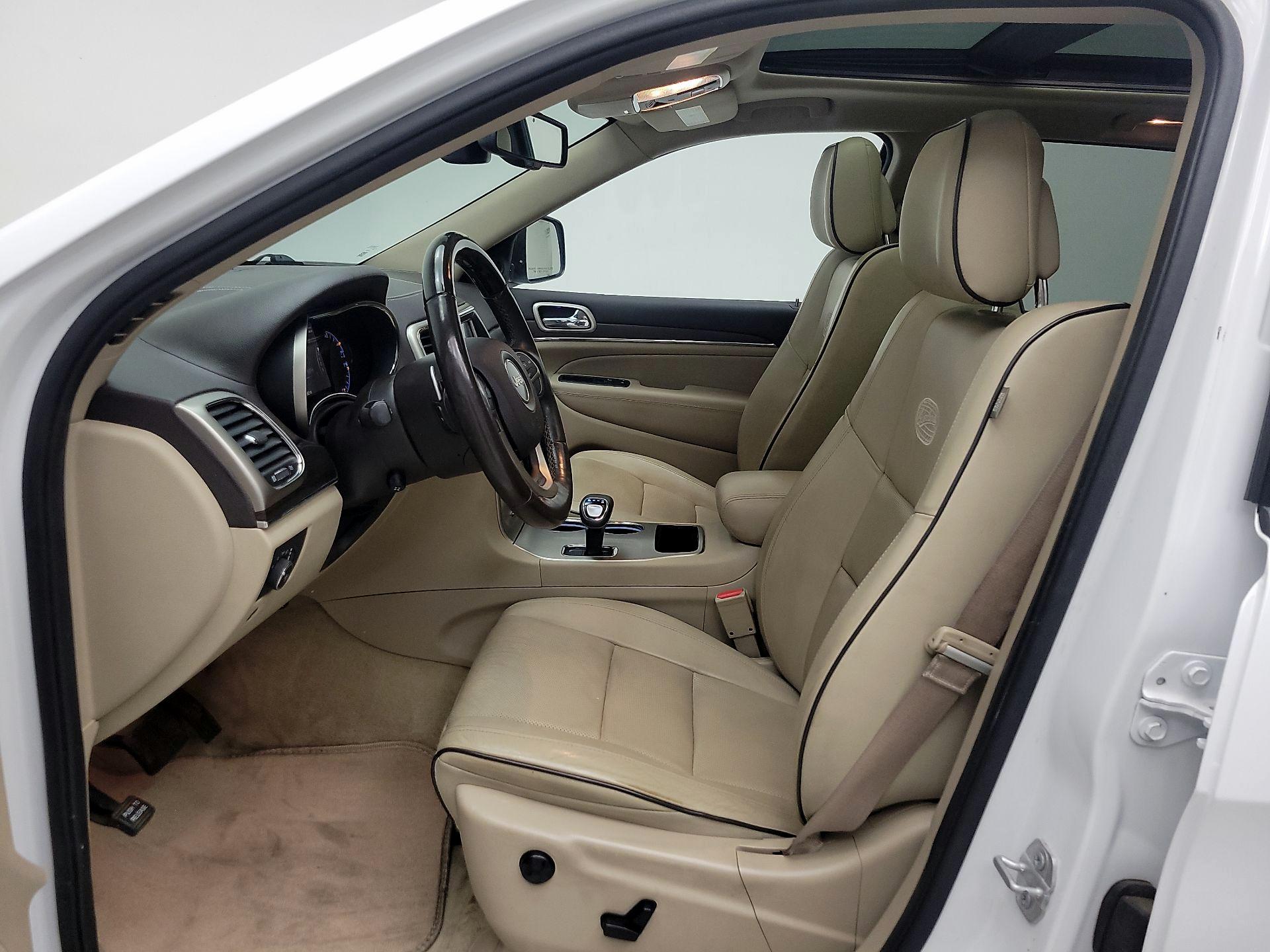 Thumbnail: 2015 Jeep Grand Cherokee - 11