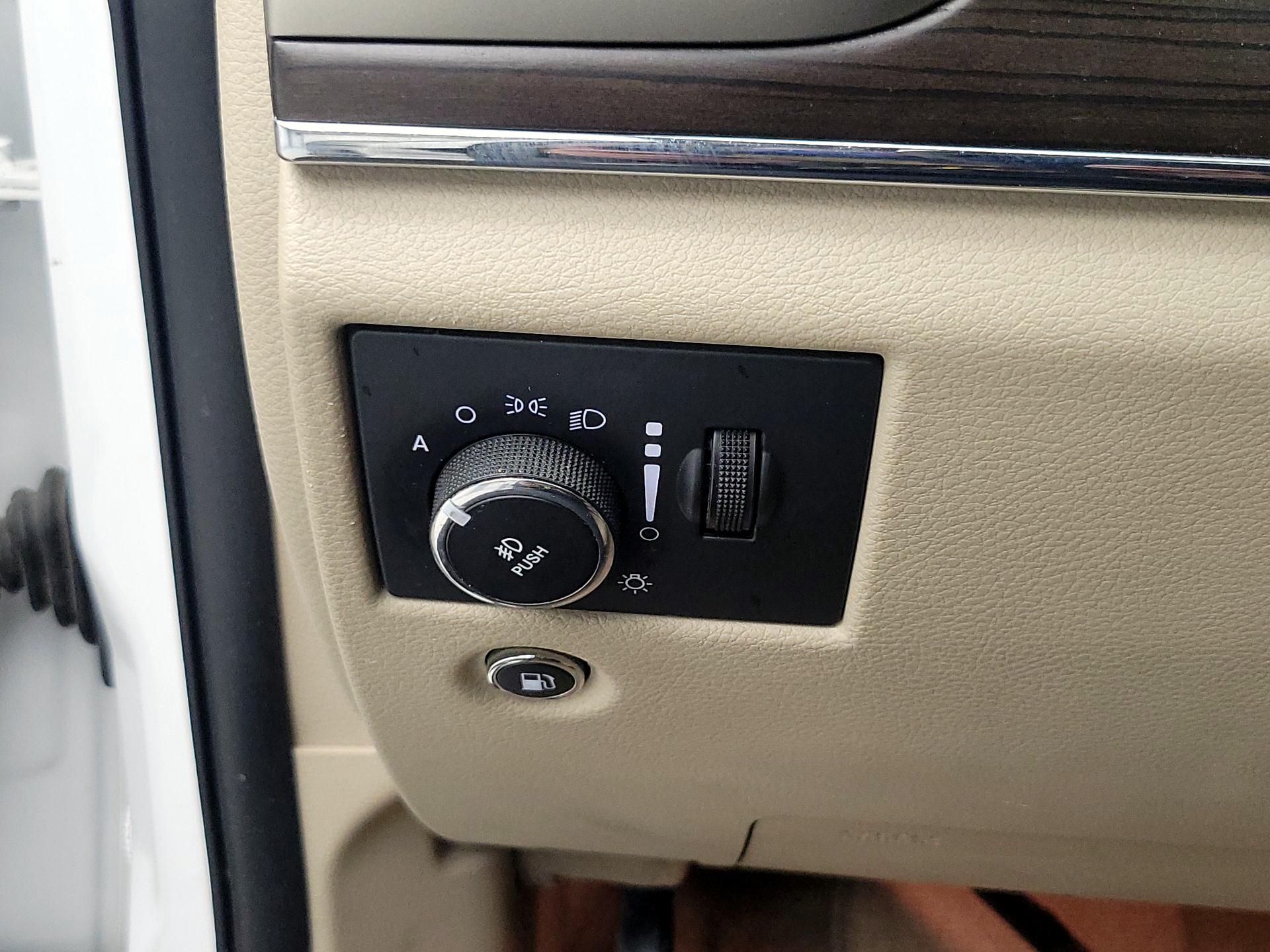 Thumbnail: 2015 Jeep Grand Cherokee - 13