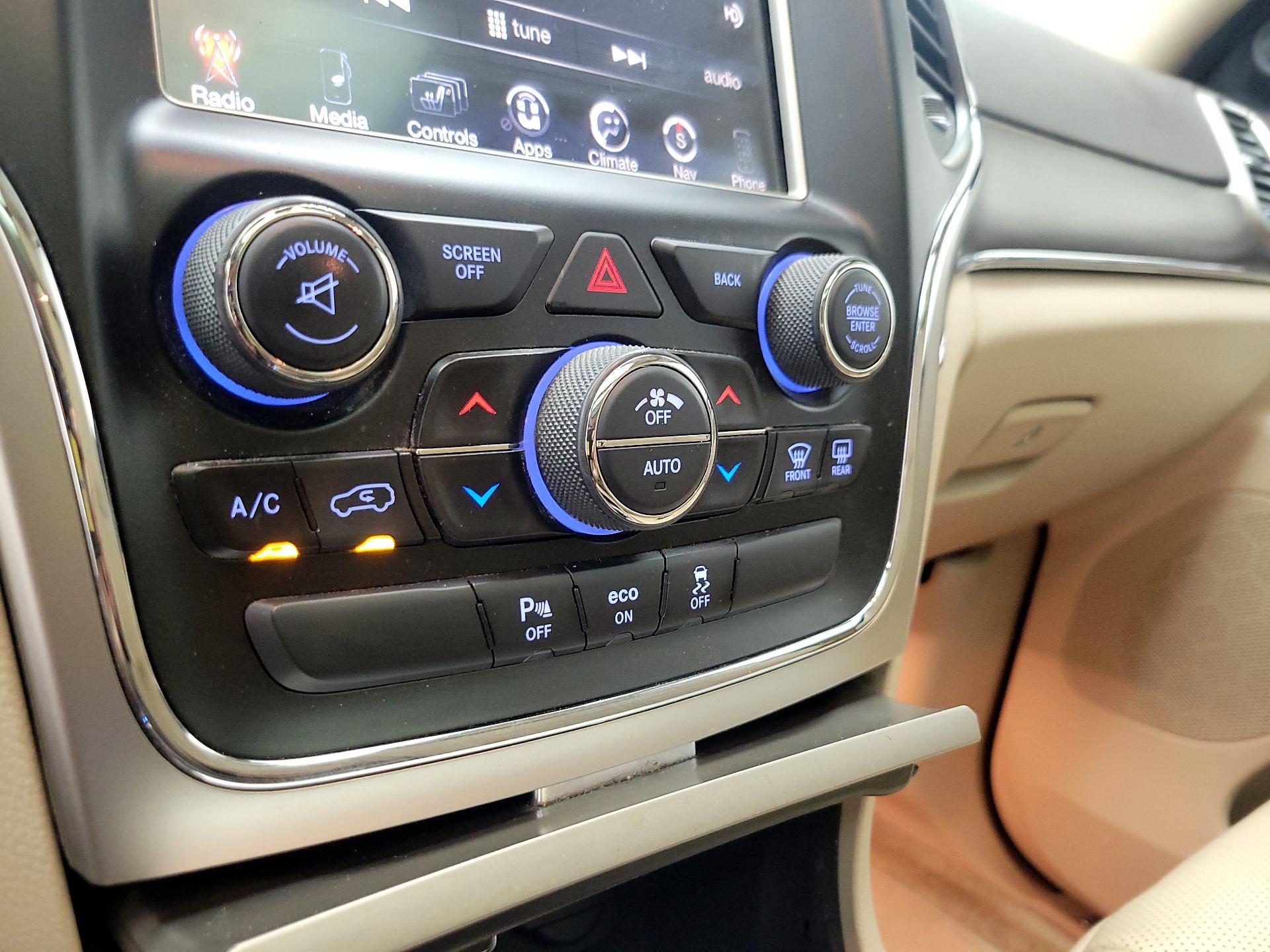 Thumbnail: 2015 Jeep Grand Cherokee - 17