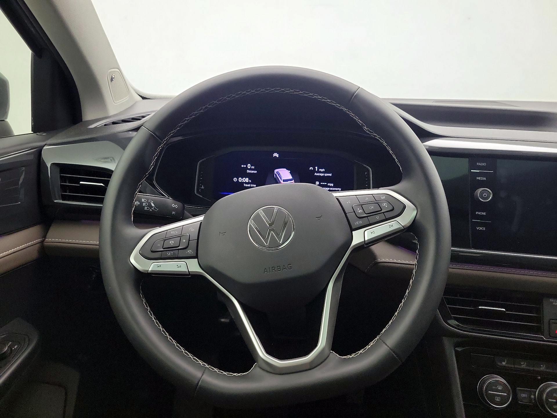Thumbnail: 2023 Volkswagen Taos - 10