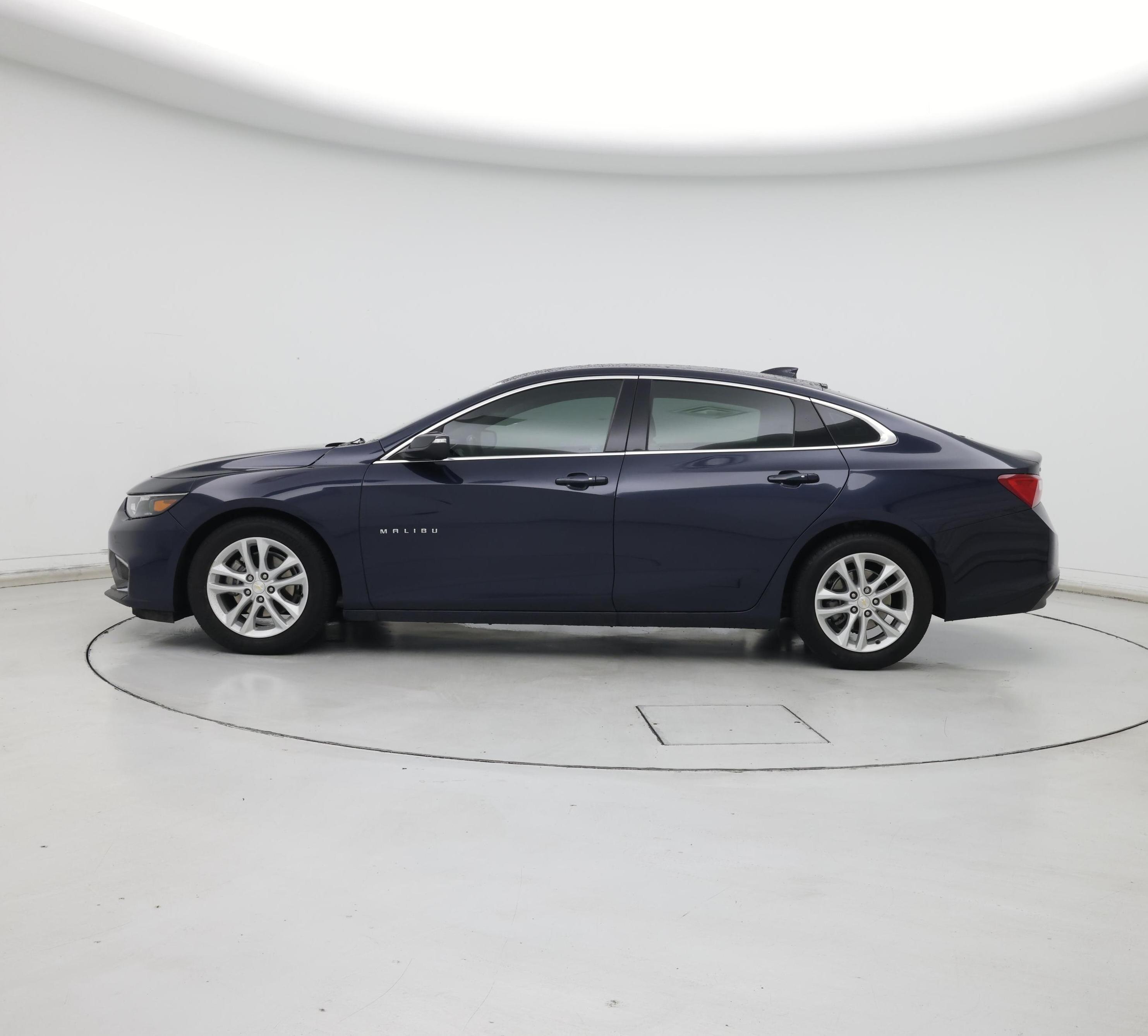 Thumbnail: 2017 Chevrolet Malibu - 3