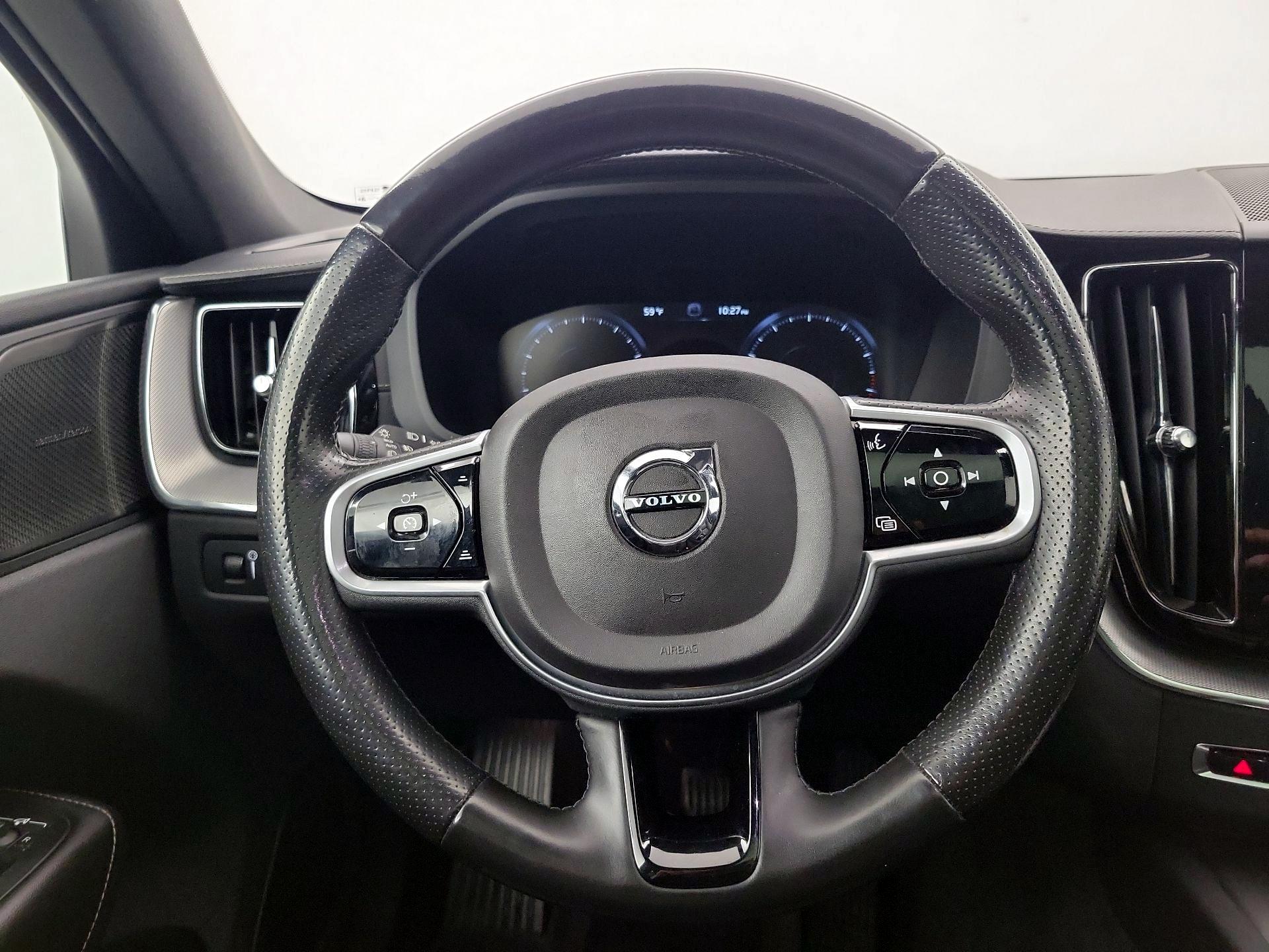 Thumbnail: 2019 Volvo XC60 - 10