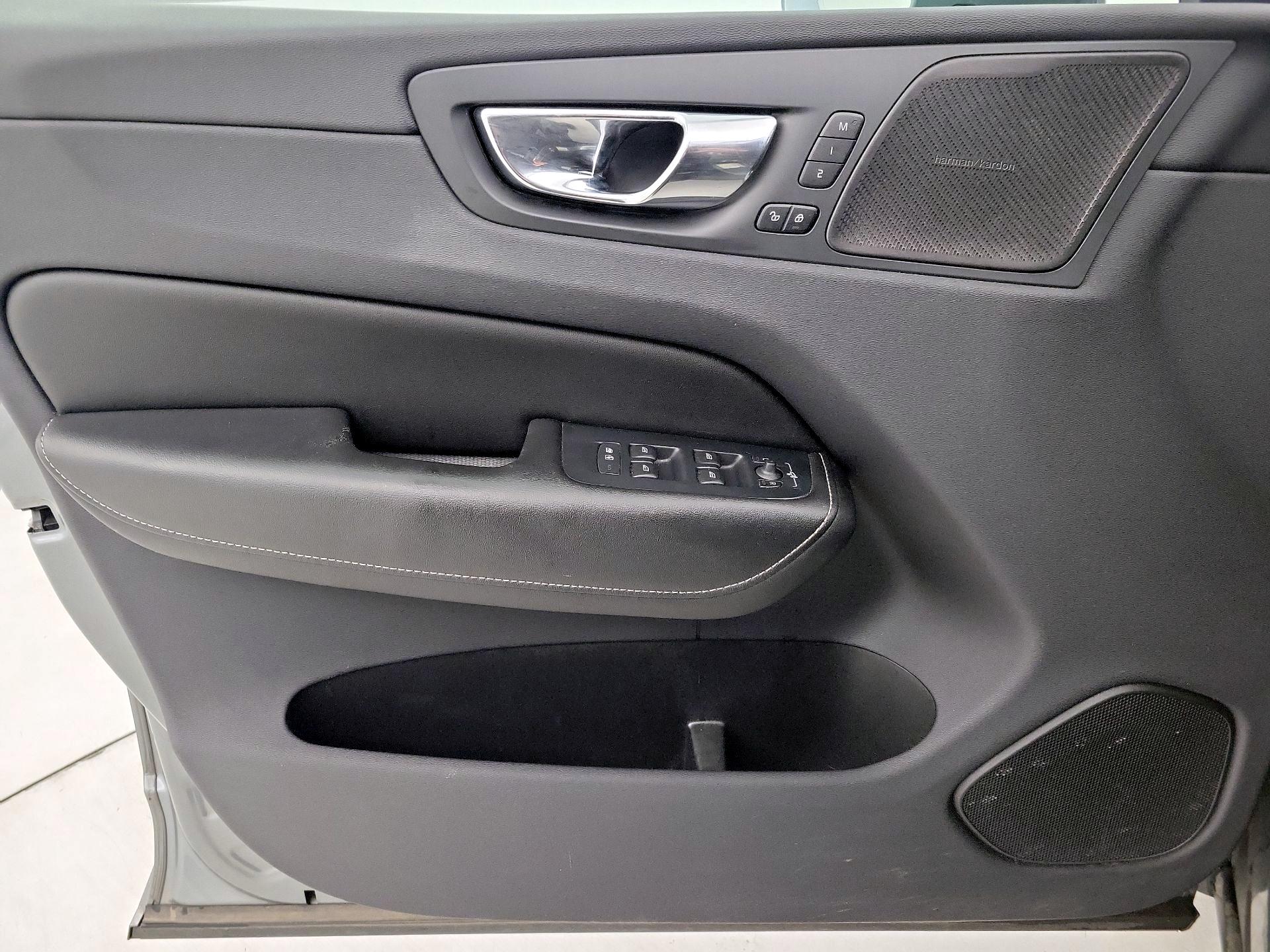 Thumbnail: 2019 Volvo XC60 - 12