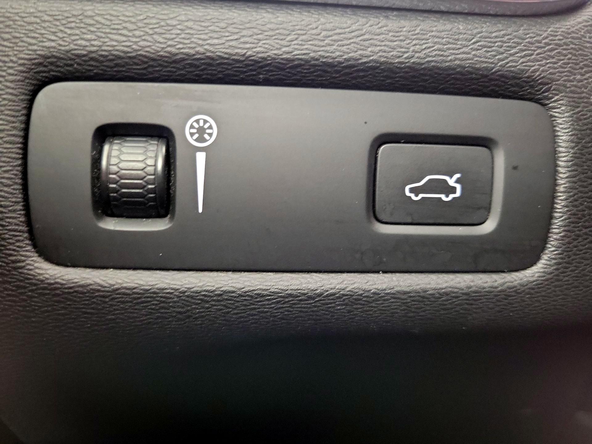 Thumbnail: 2019 Volvo XC60 - 13