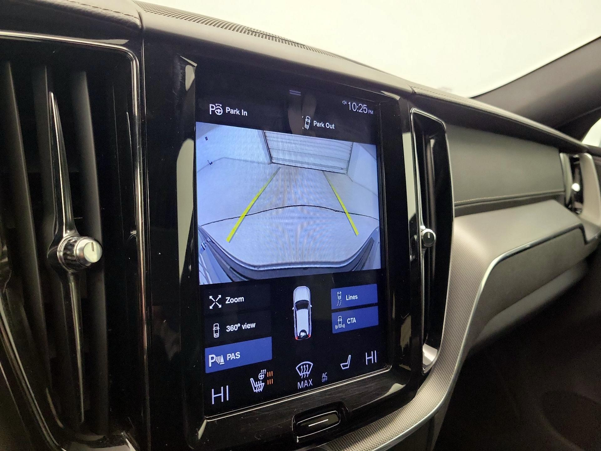 Thumbnail: 2019 Volvo XC60 - 15