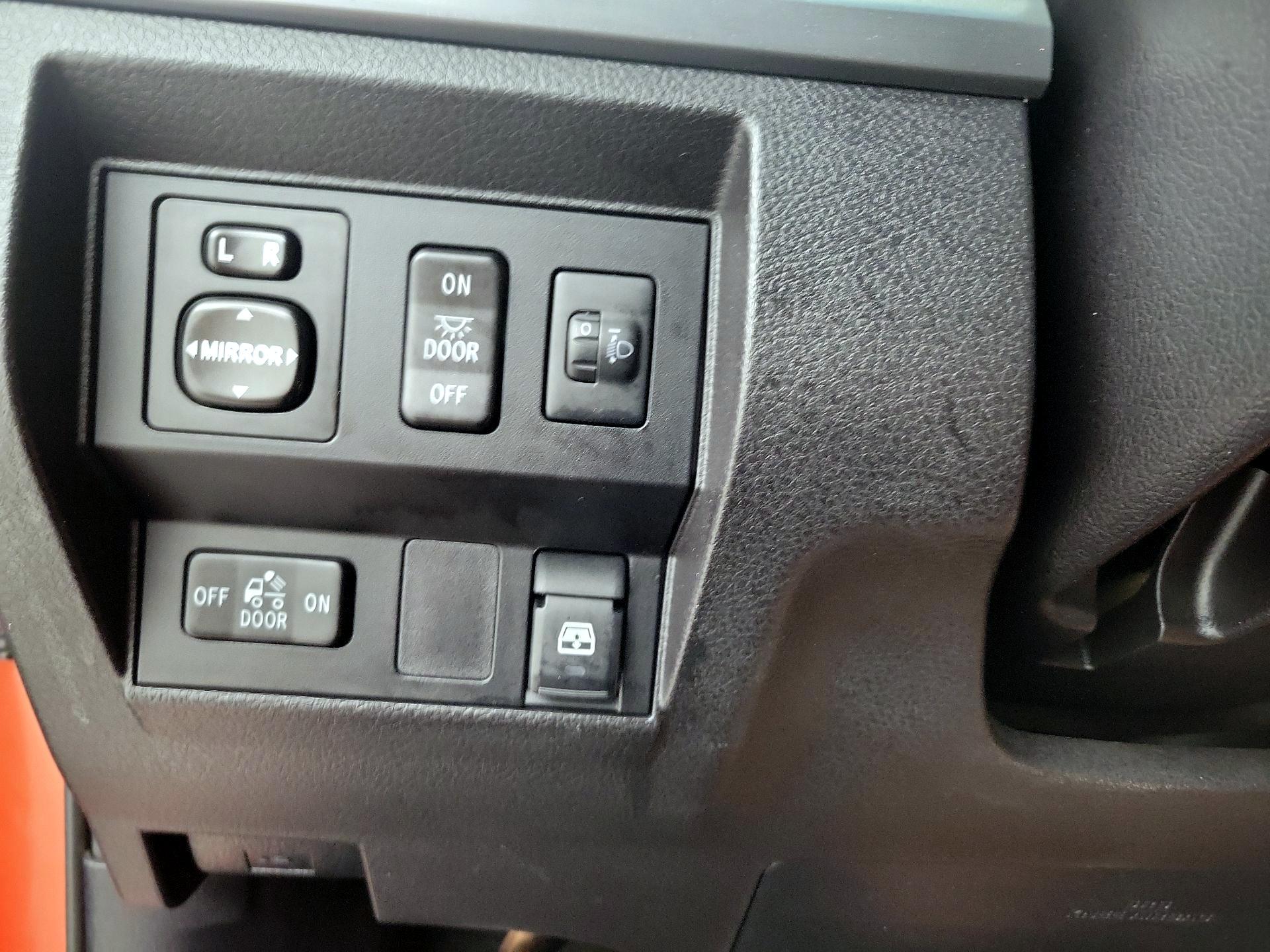 Thumbnail: 2015 Toyota Tundra - 13
