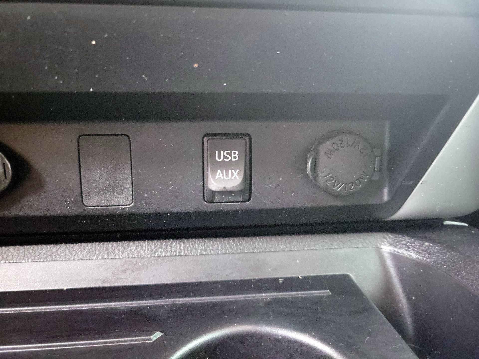 Thumbnail: 2015 Toyota Tundra - 19