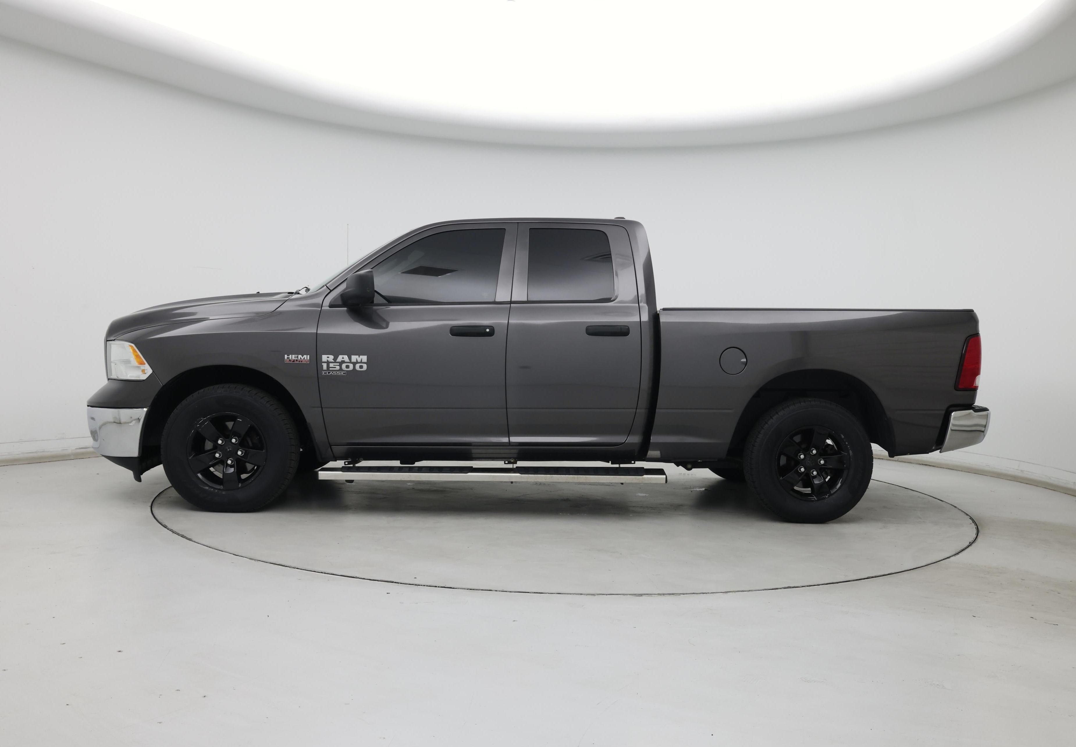 Thumbnail: 2021 RAM 1500 Classic - 3