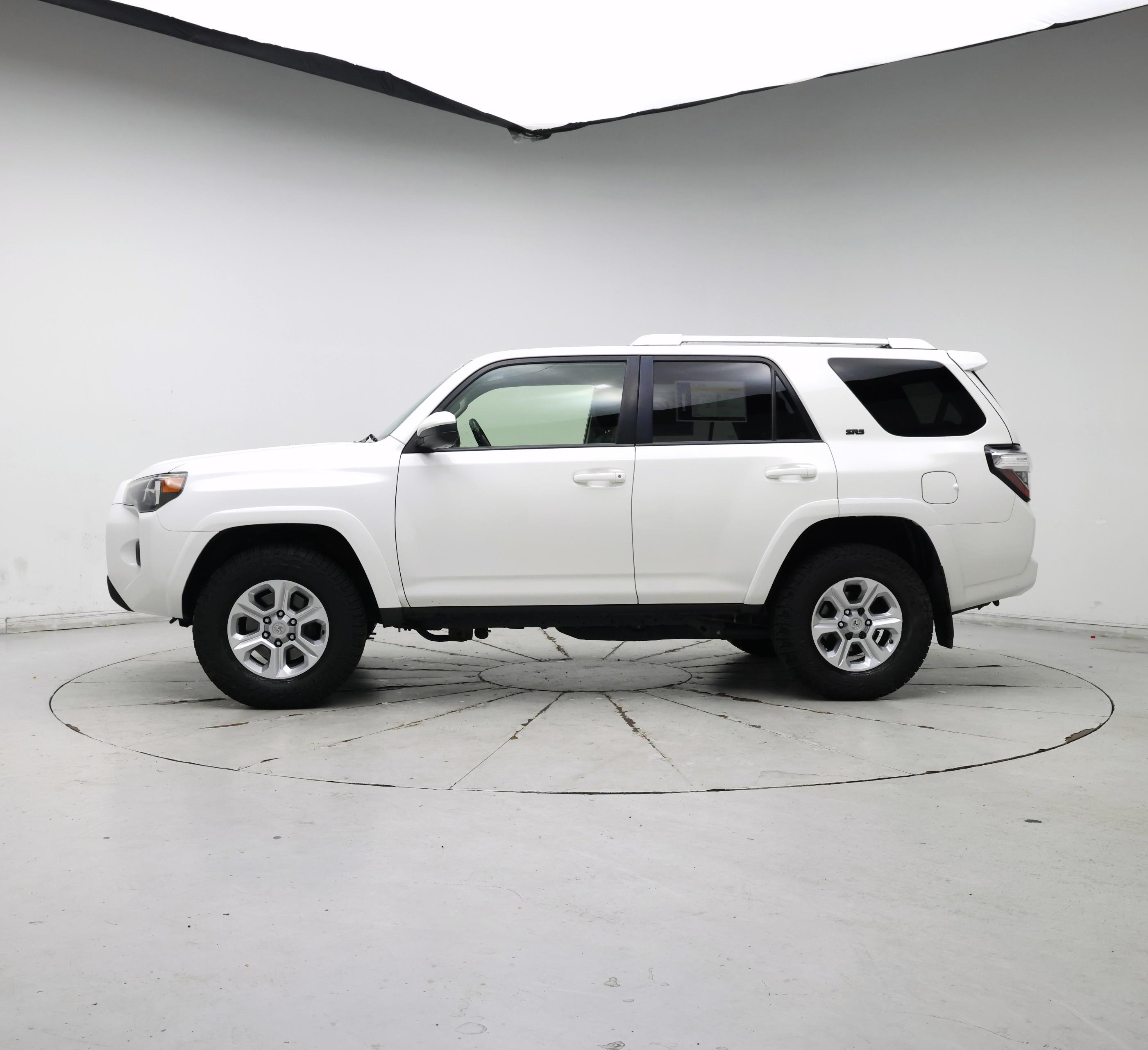 Thumbnail: 2017 Toyota 4Runner - 3