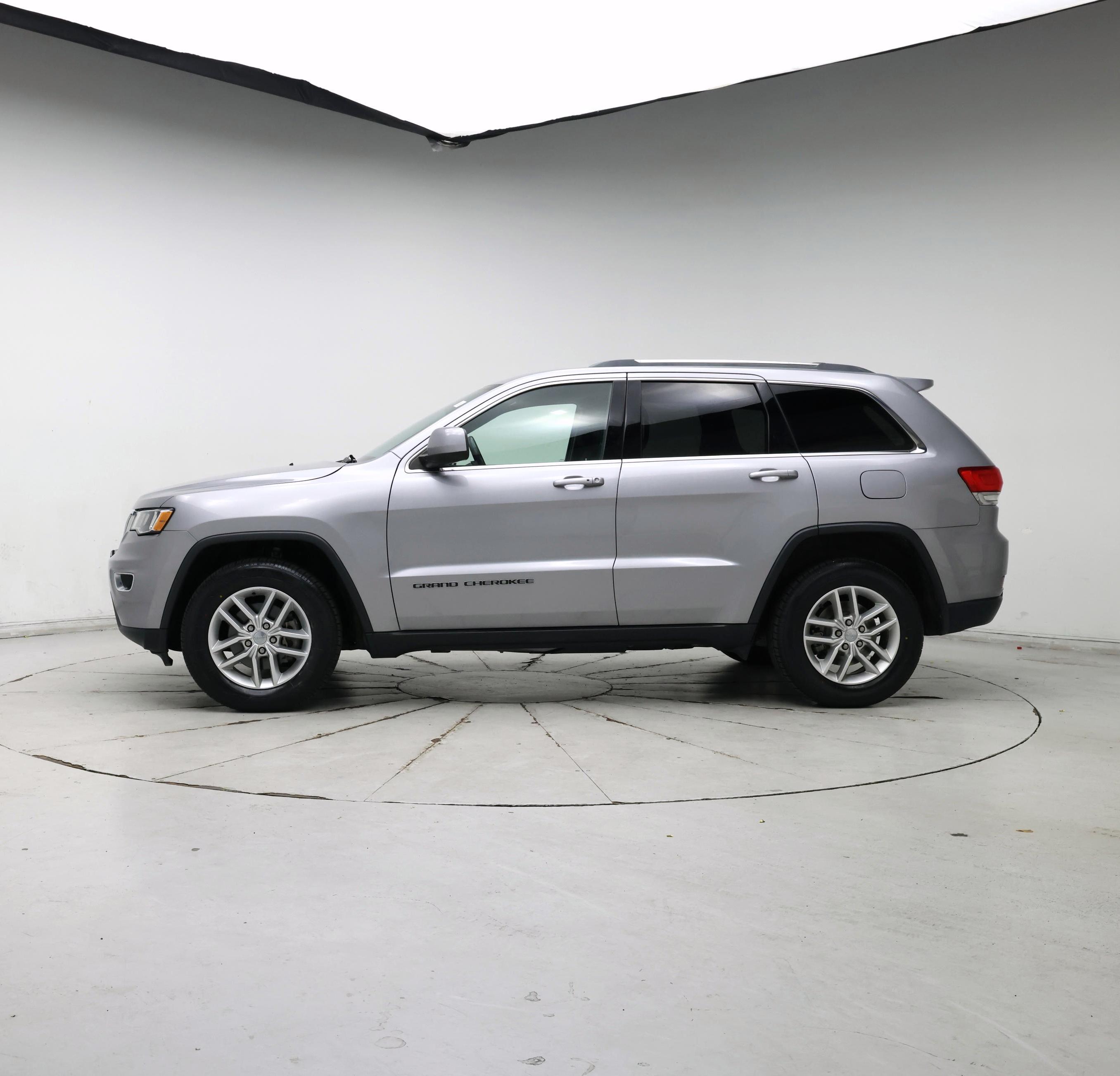 Thumbnail: 2018 Jeep Grand Cherokee - 3