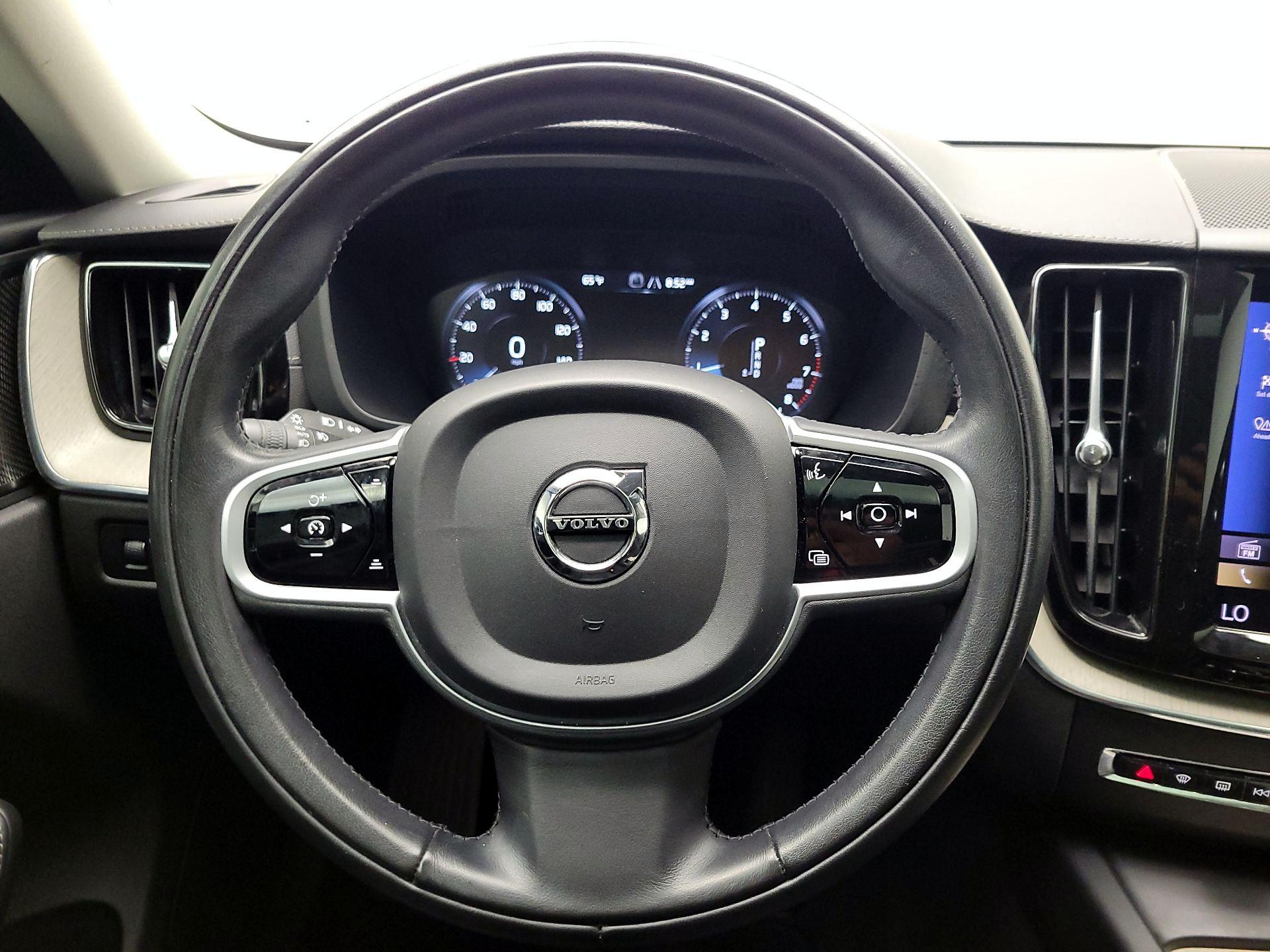 Thumbnail: 2021 Volvo XC60 - 10