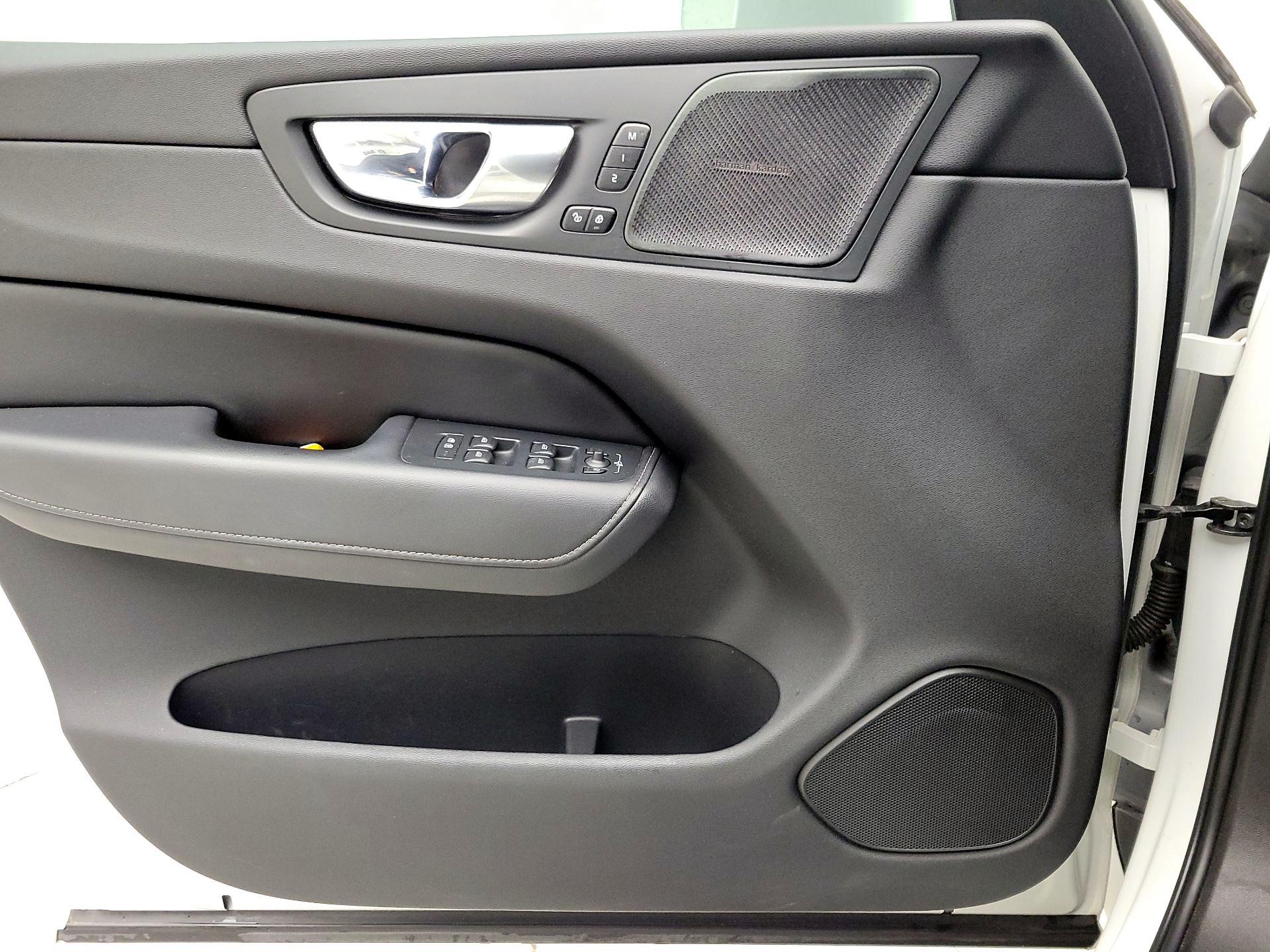 Thumbnail: 2021 Volvo XC60 - 12